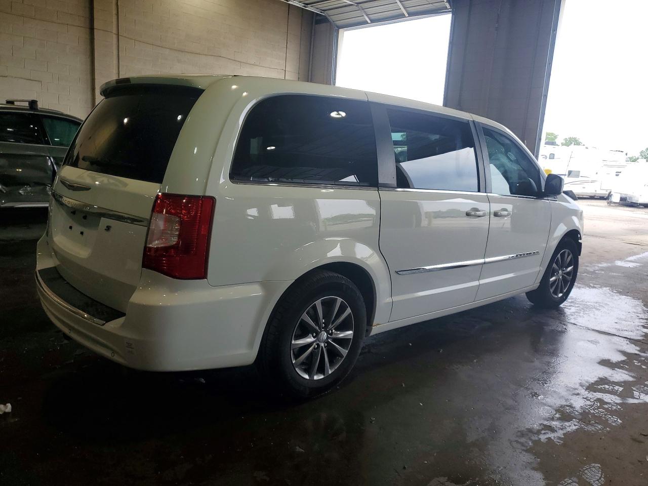 2015 Chrysler Town & Country S White vin: 2C4RC1HG2FR720128