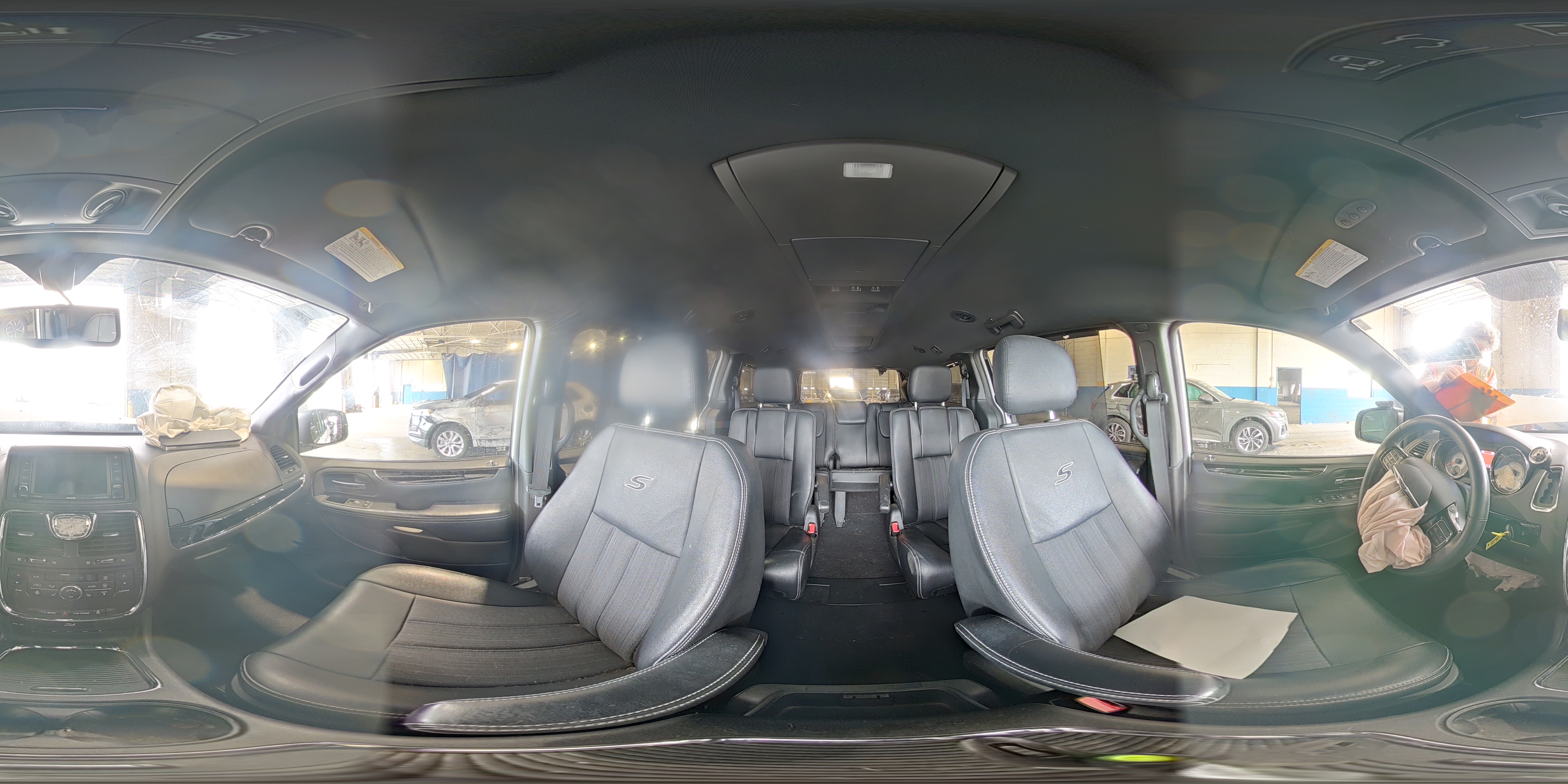 2015 Chrysler Town & Country S White vin: 2C4RC1HG2FR720128