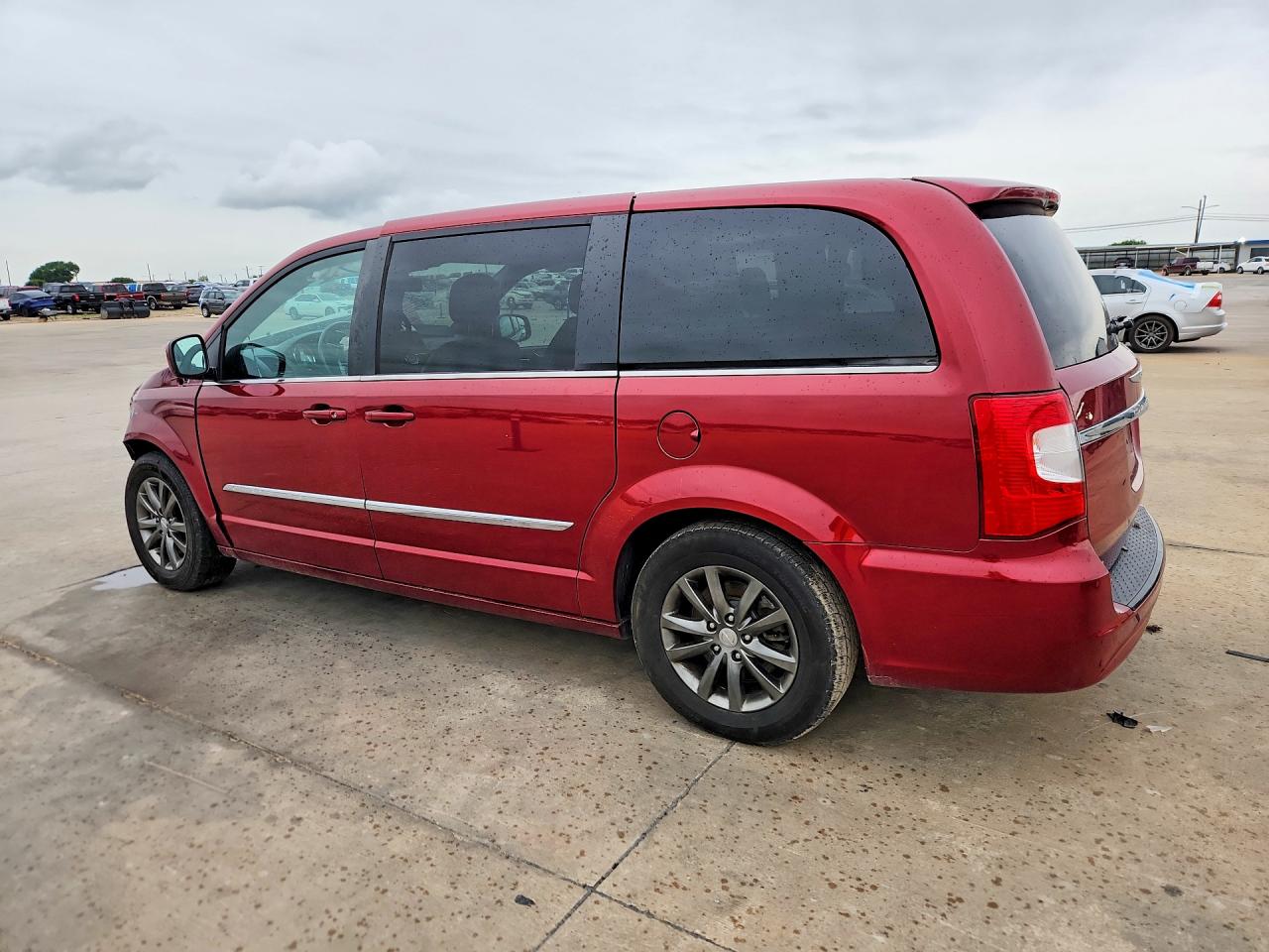 2015 Chrysler Town & Country S Red vin: 2C4RC1HG2FR731310