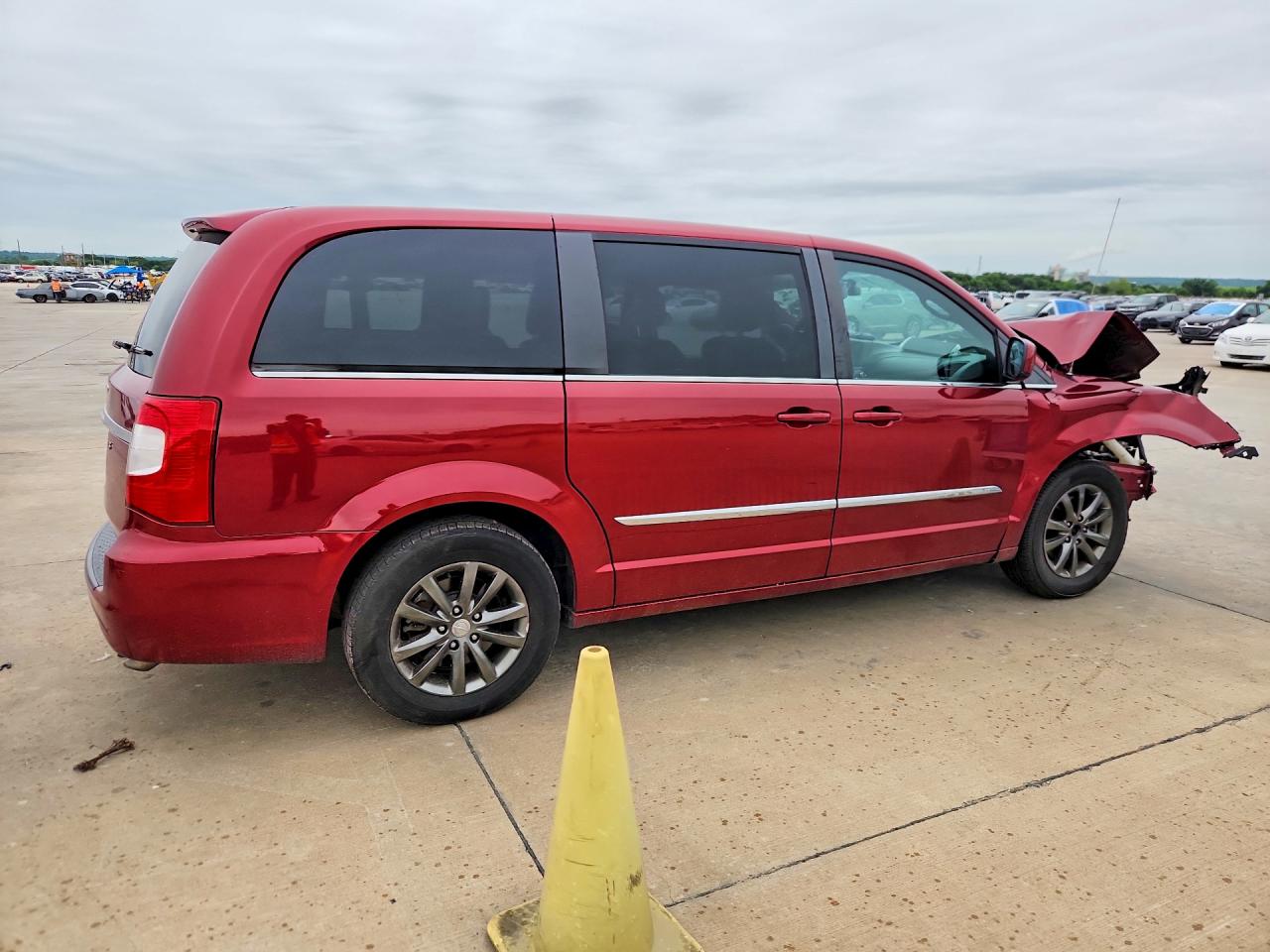 2015 Chrysler Town & Country S Red vin: 2C4RC1HG2FR731310