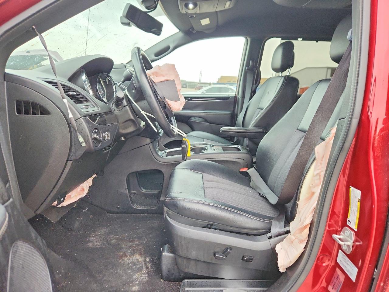 2015 Chrysler Town & Country S Red vin: 2C4RC1HG2FR731310