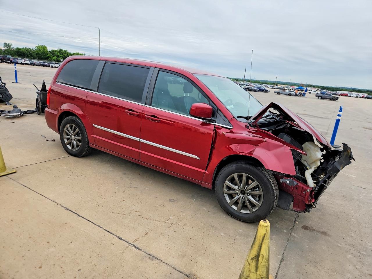 2015 Chrysler Town & Country S Red vin: 2C4RC1HG2FR731310