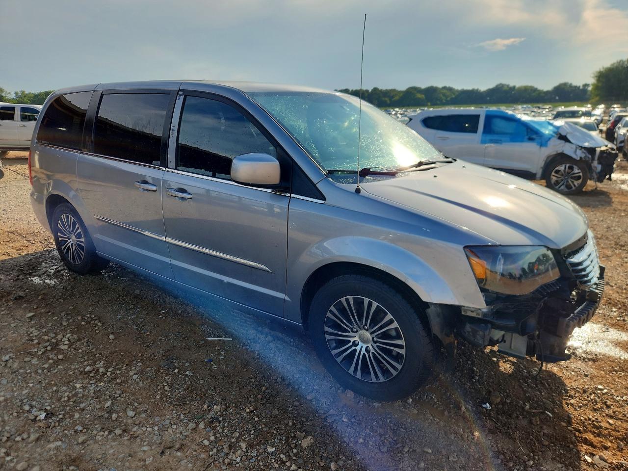 2014 Chrysler Town & Country S Silver vin: 2C4RC1HG4ER132651