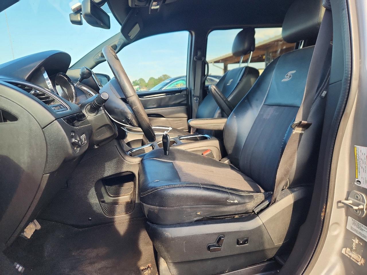2014 Chrysler Town & Country S Silver vin: 2C4RC1HG4ER132651