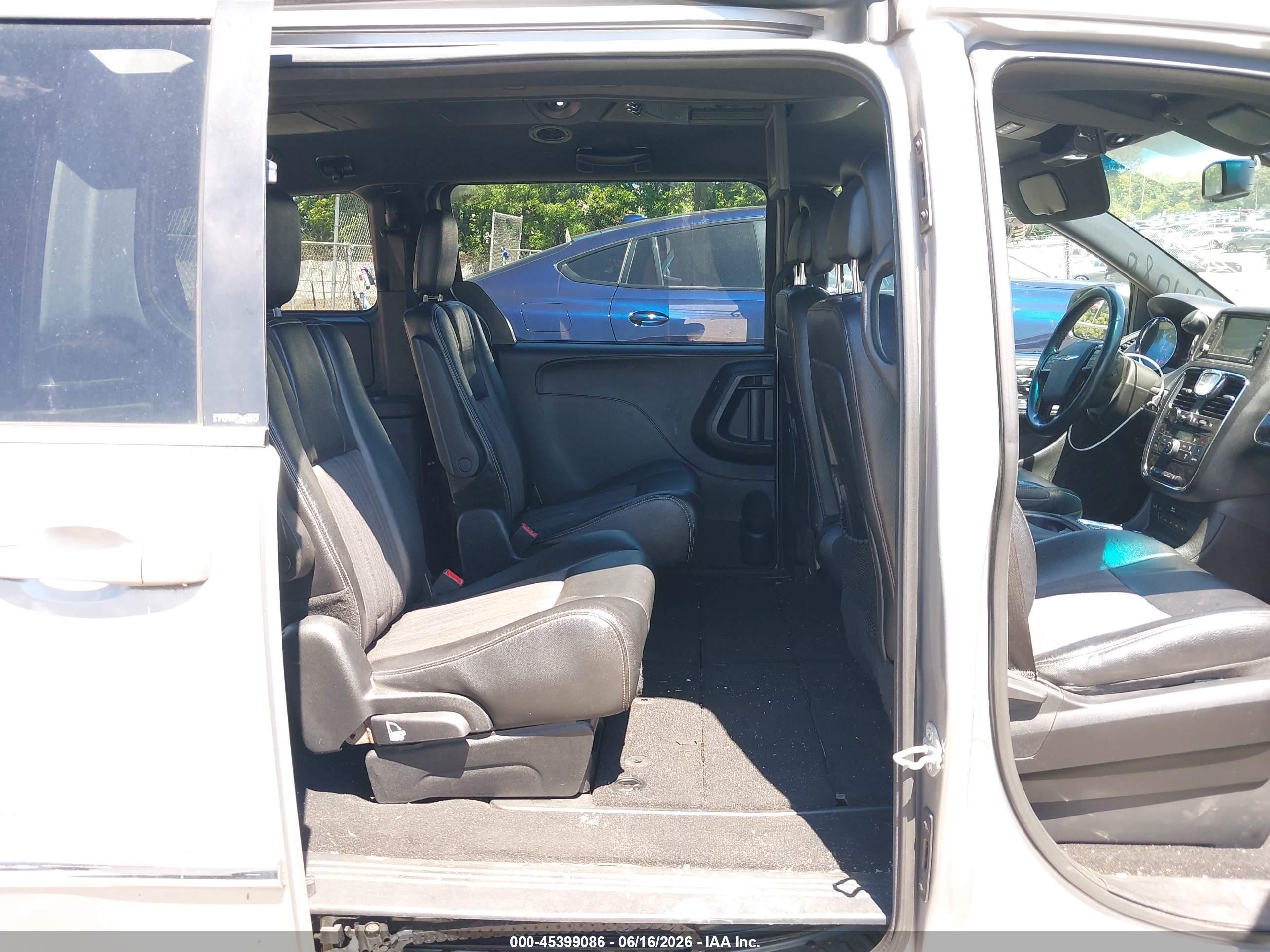 2014 Chrysler Town & Country S Gray vin: 2C4RC1HG4ER177850