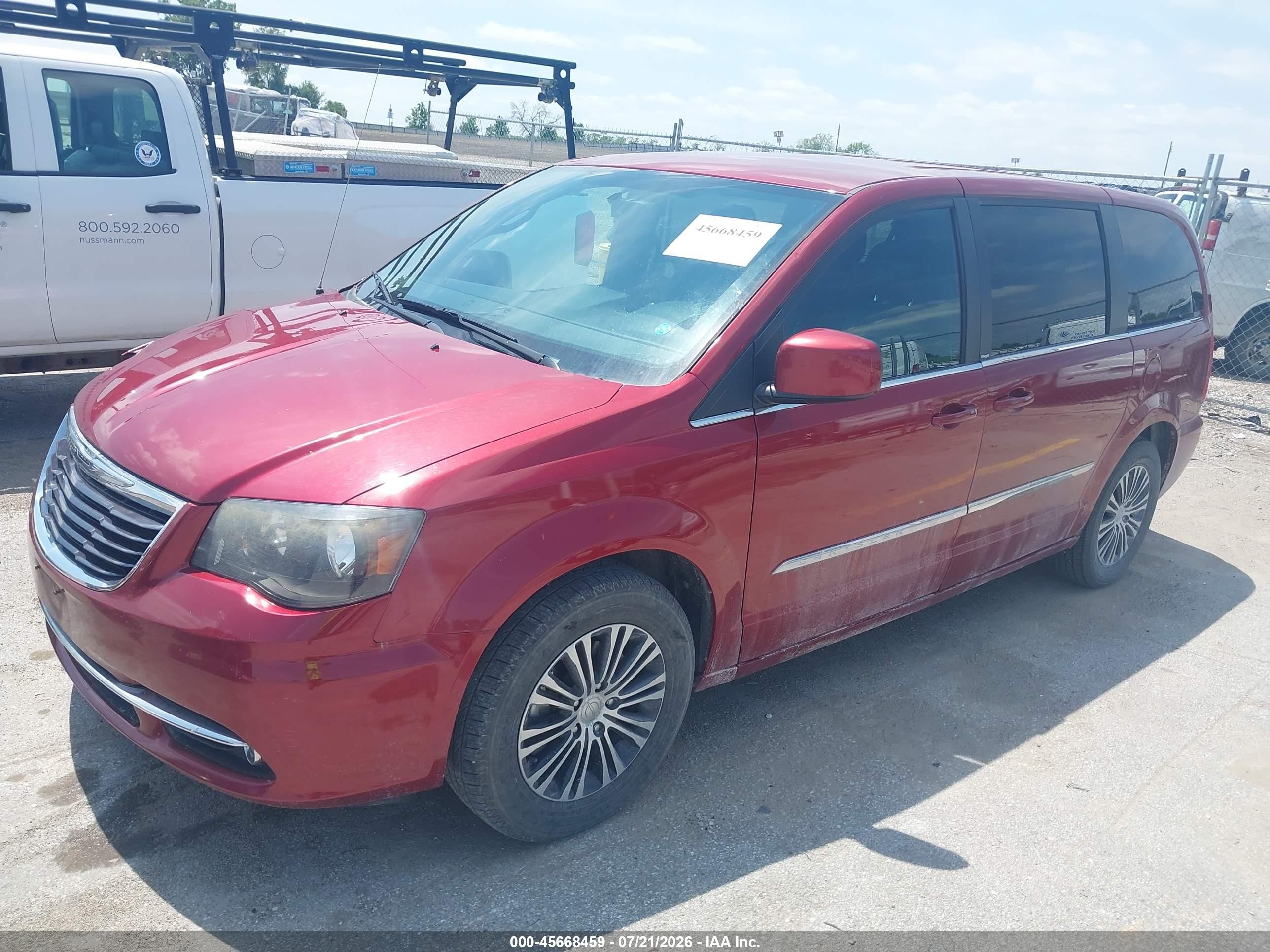 2014 Chrysler Town & Country S Red vin: 2C4RC1HG4ER201452