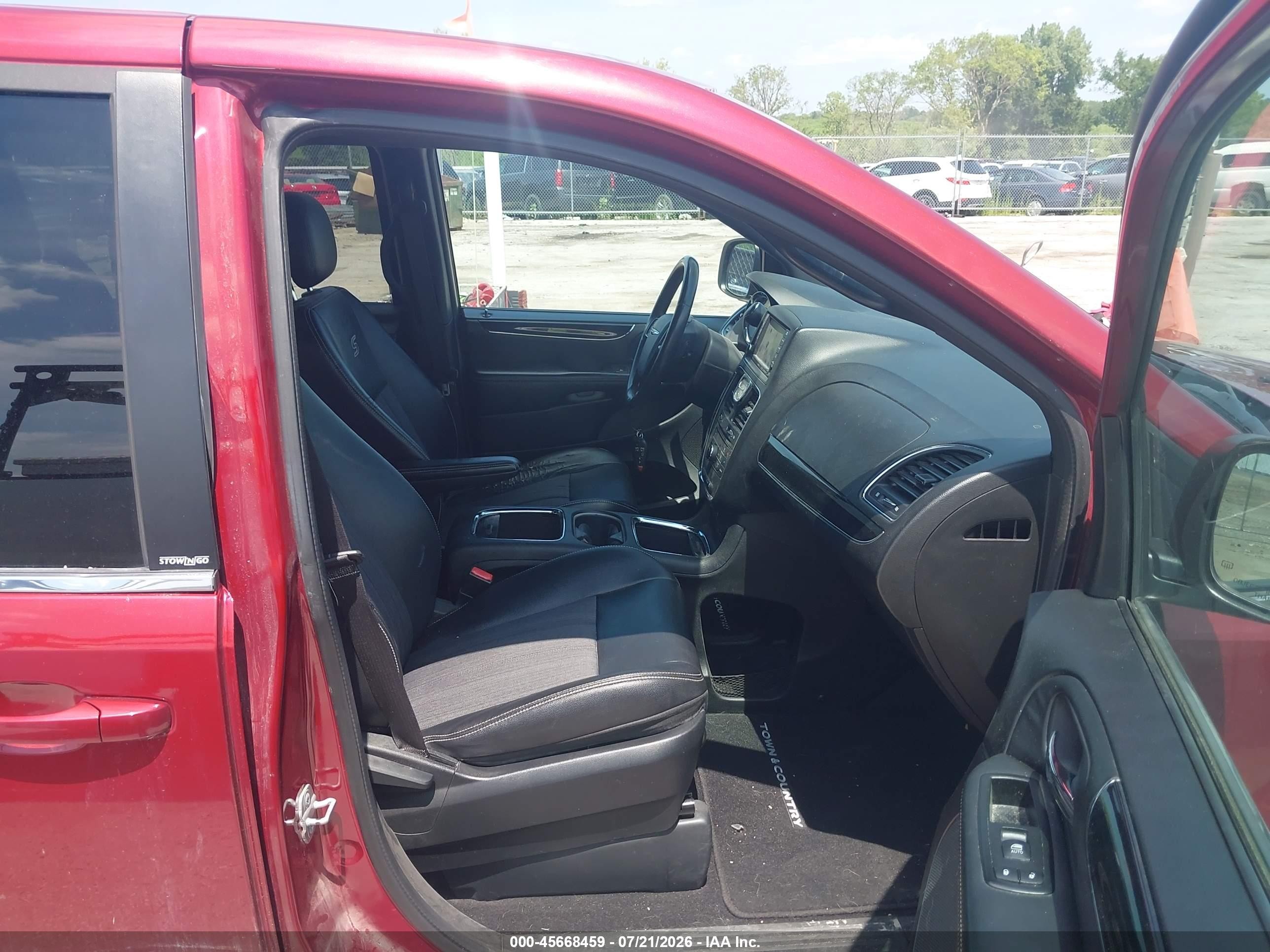 2014 Chrysler Town & Country S Red vin: 2C4RC1HG4ER201452