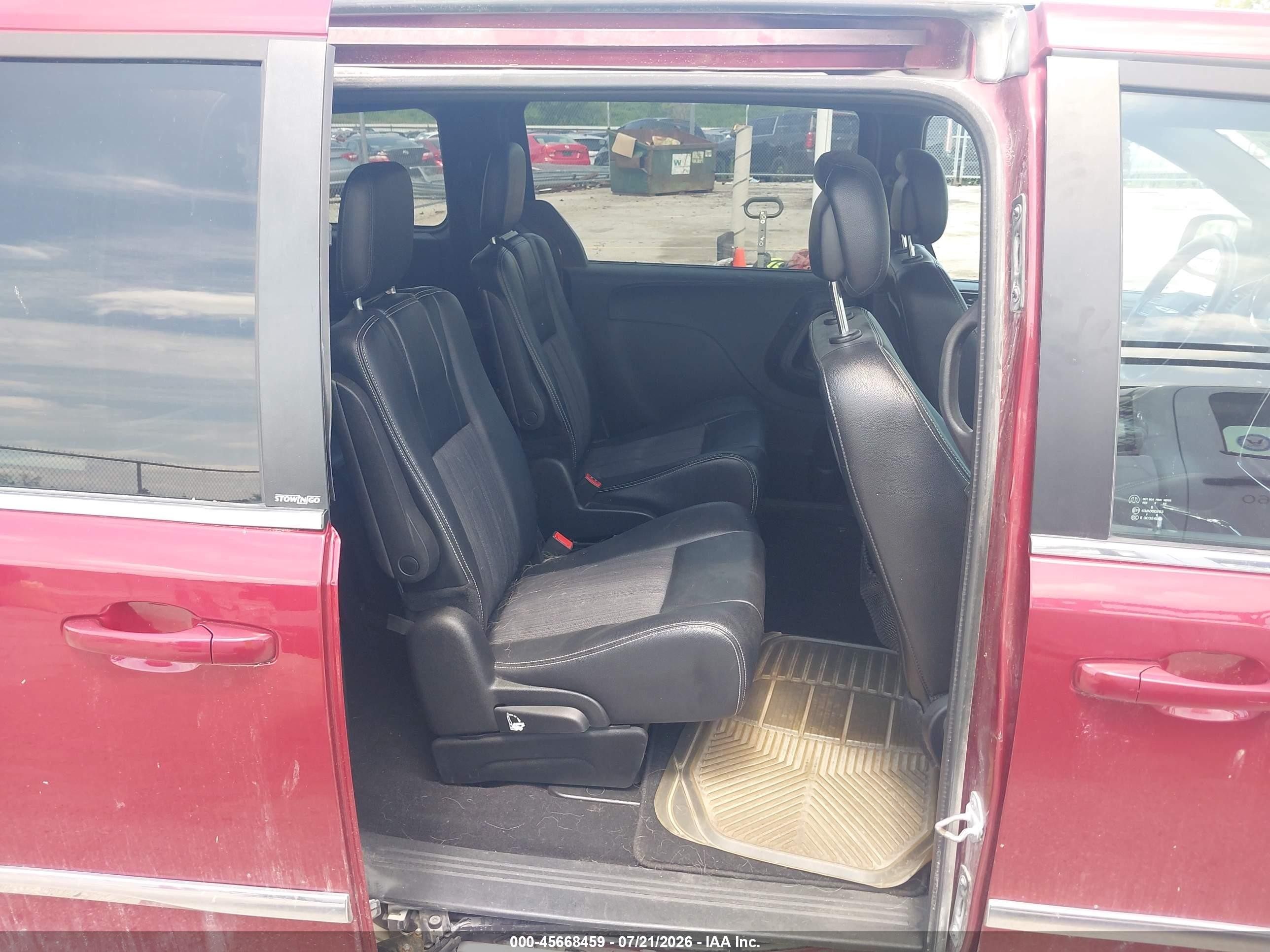 2014 Chrysler Town & Country S Red vin: 2C4RC1HG4ER201452
