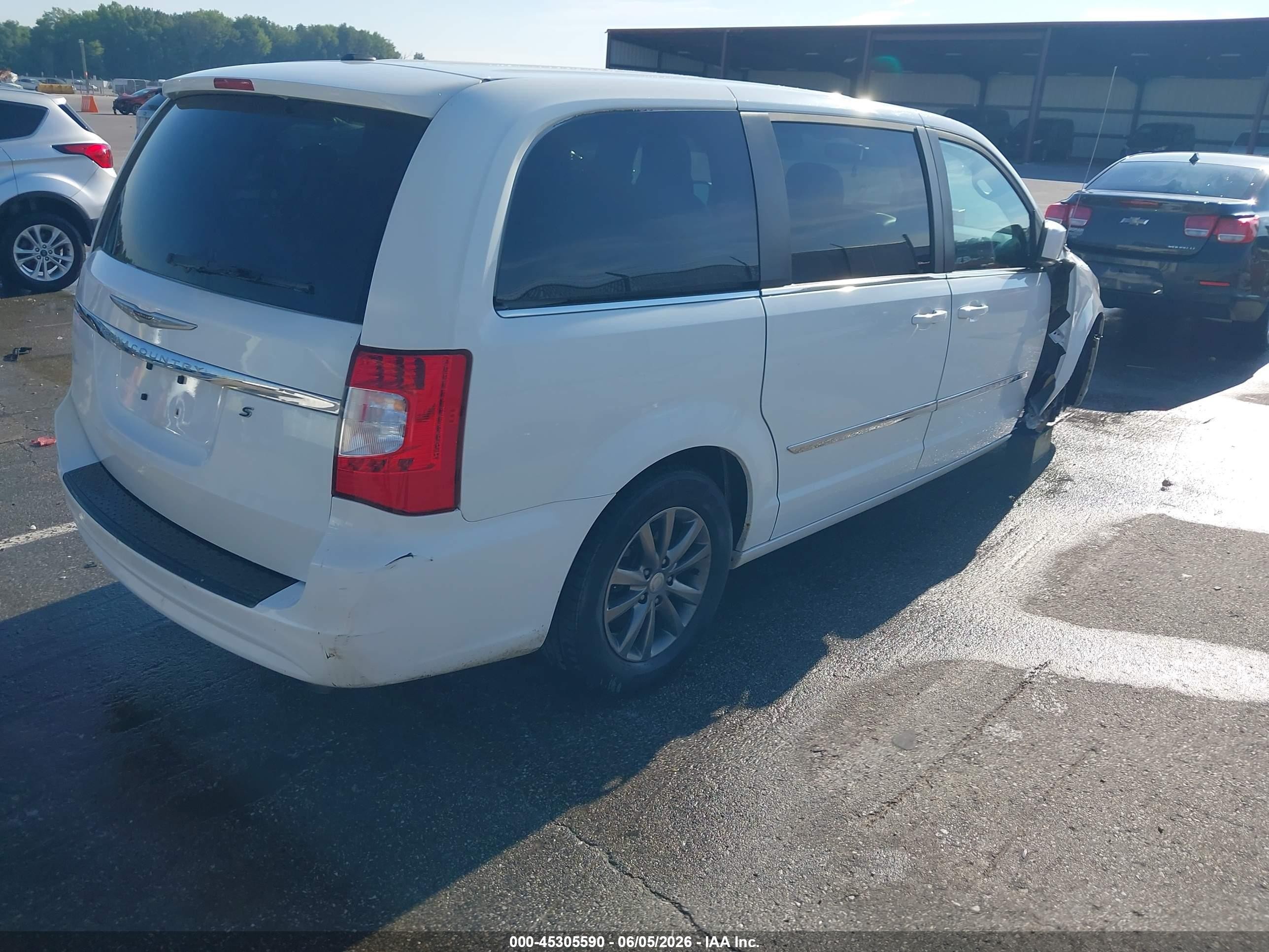 2015 Chrysler Town & Country S White vin: 2C4RC1HG4FR590949