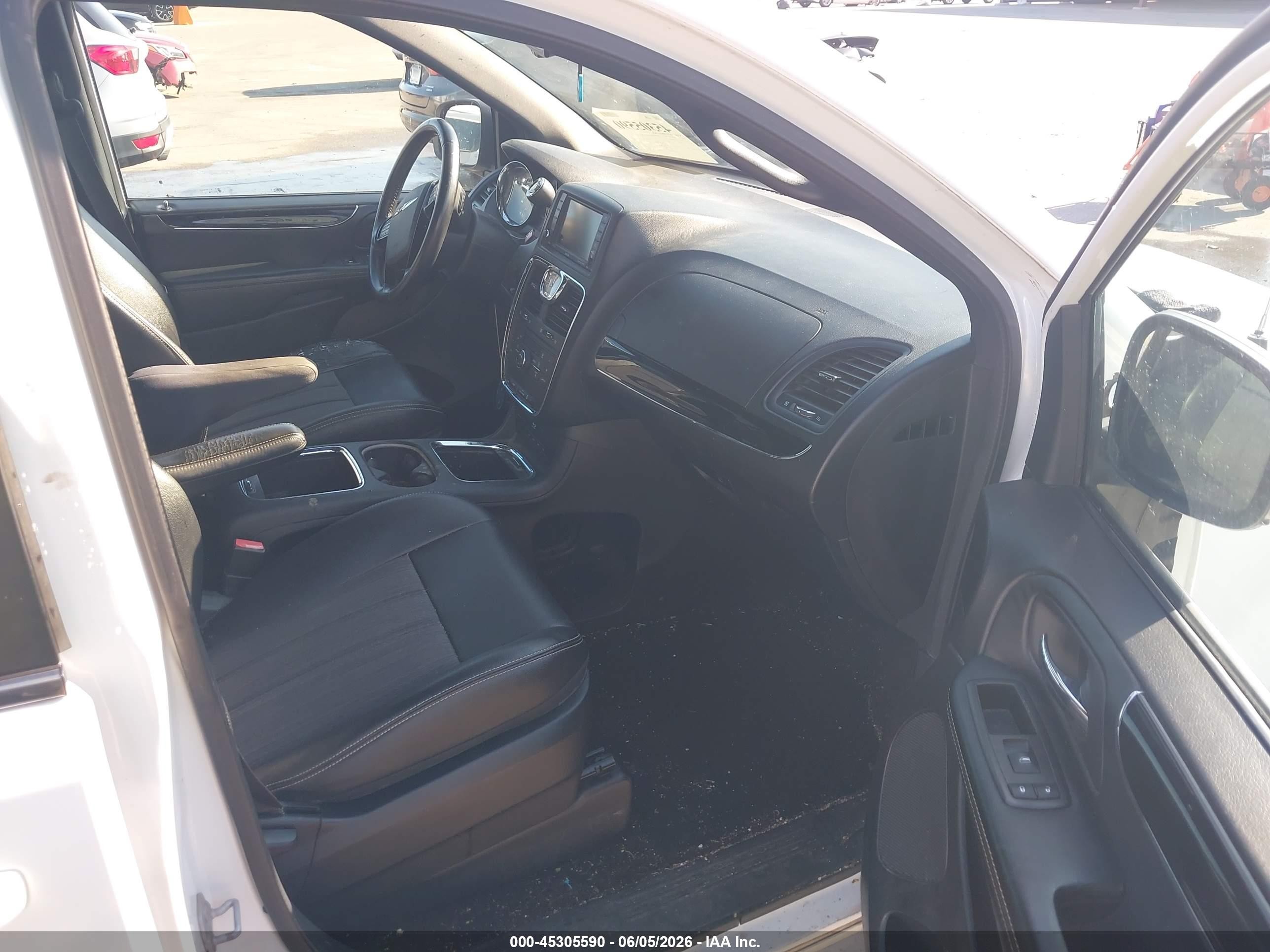 2015 Chrysler Town & Country S White vin: 2C4RC1HG4FR590949