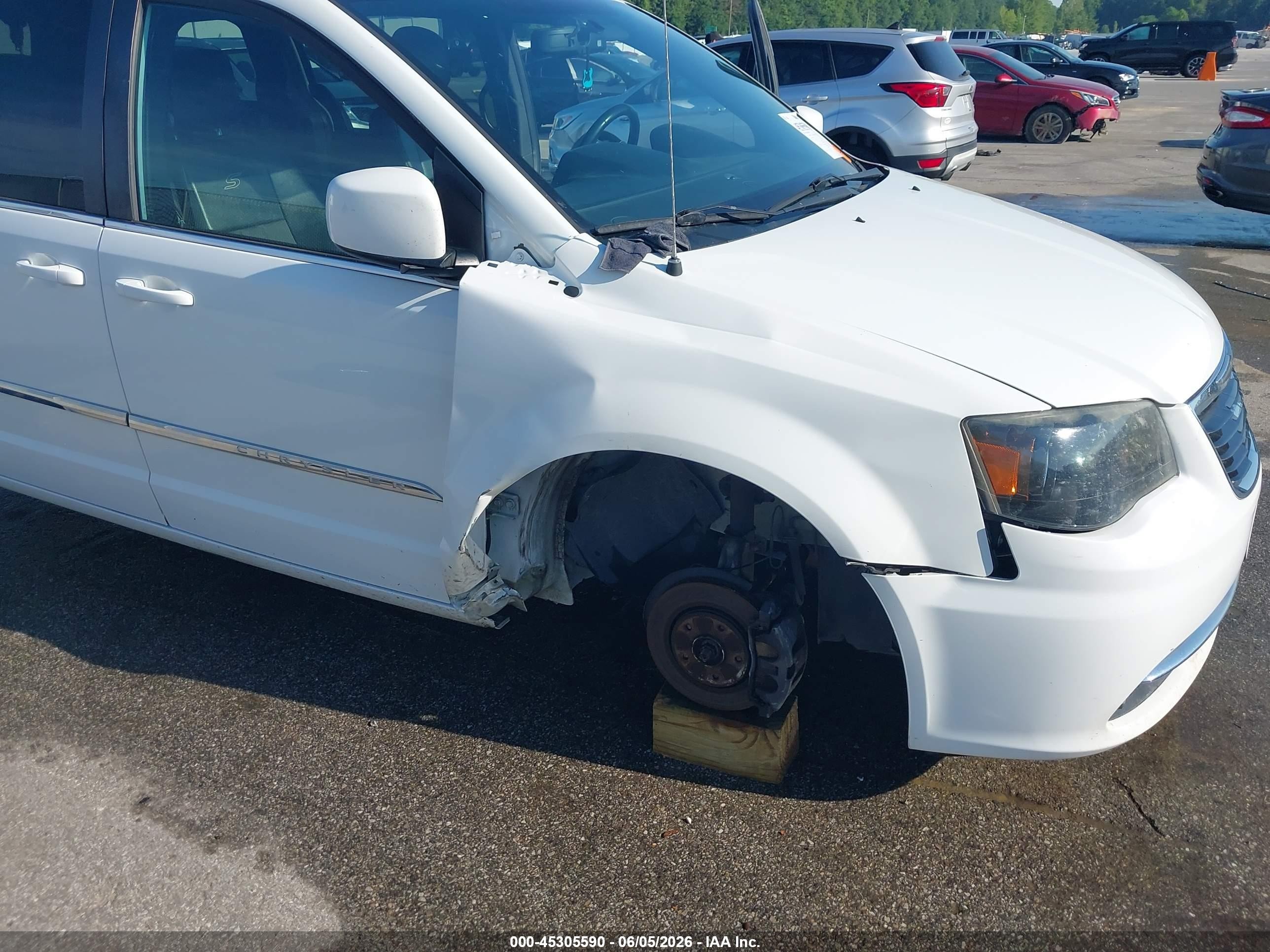 2015 Chrysler Town & Country S White vin: 2C4RC1HG4FR590949