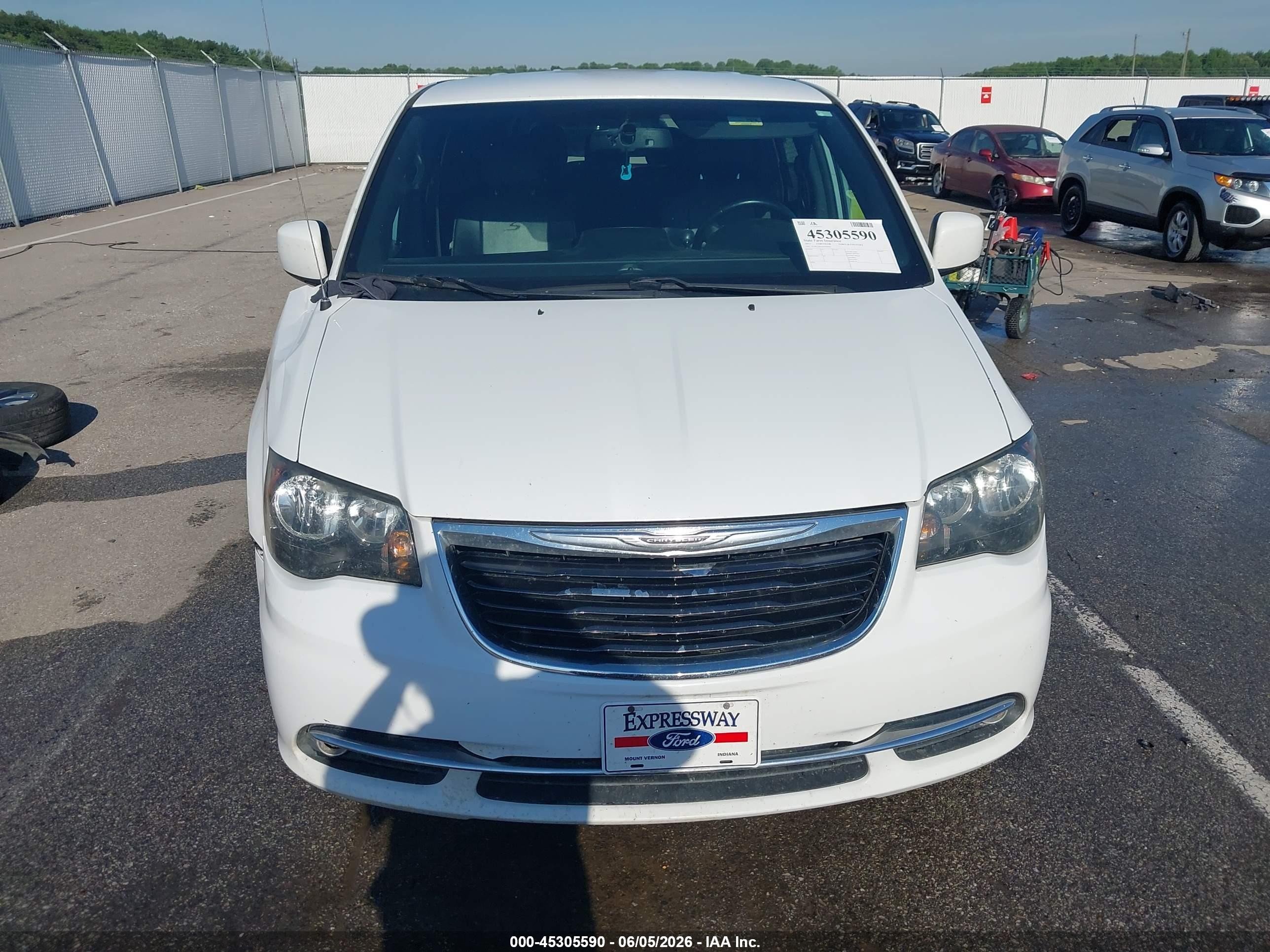 2015 Chrysler Town & Country S White vin: 2C4RC1HG4FR590949