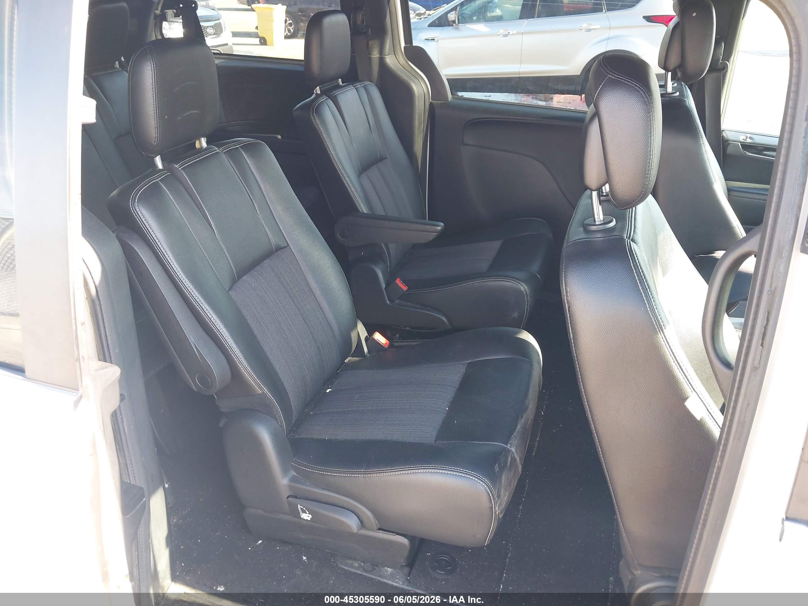 2015 Chrysler Town & Country S White vin: 2C4RC1HG4FR590949