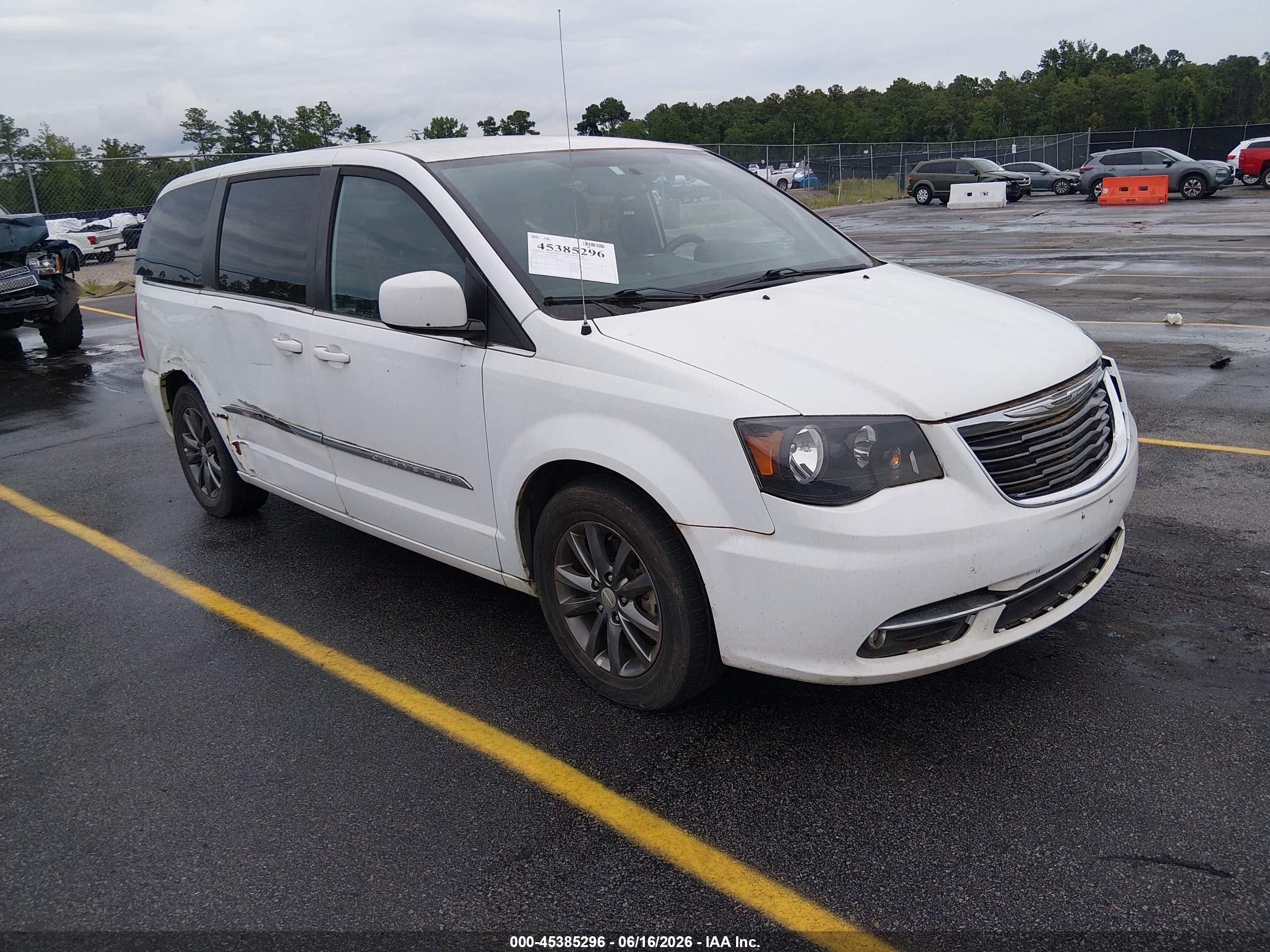 2015 Chrysler Town & Country S White vin: 2C4RC1HG4FR710734