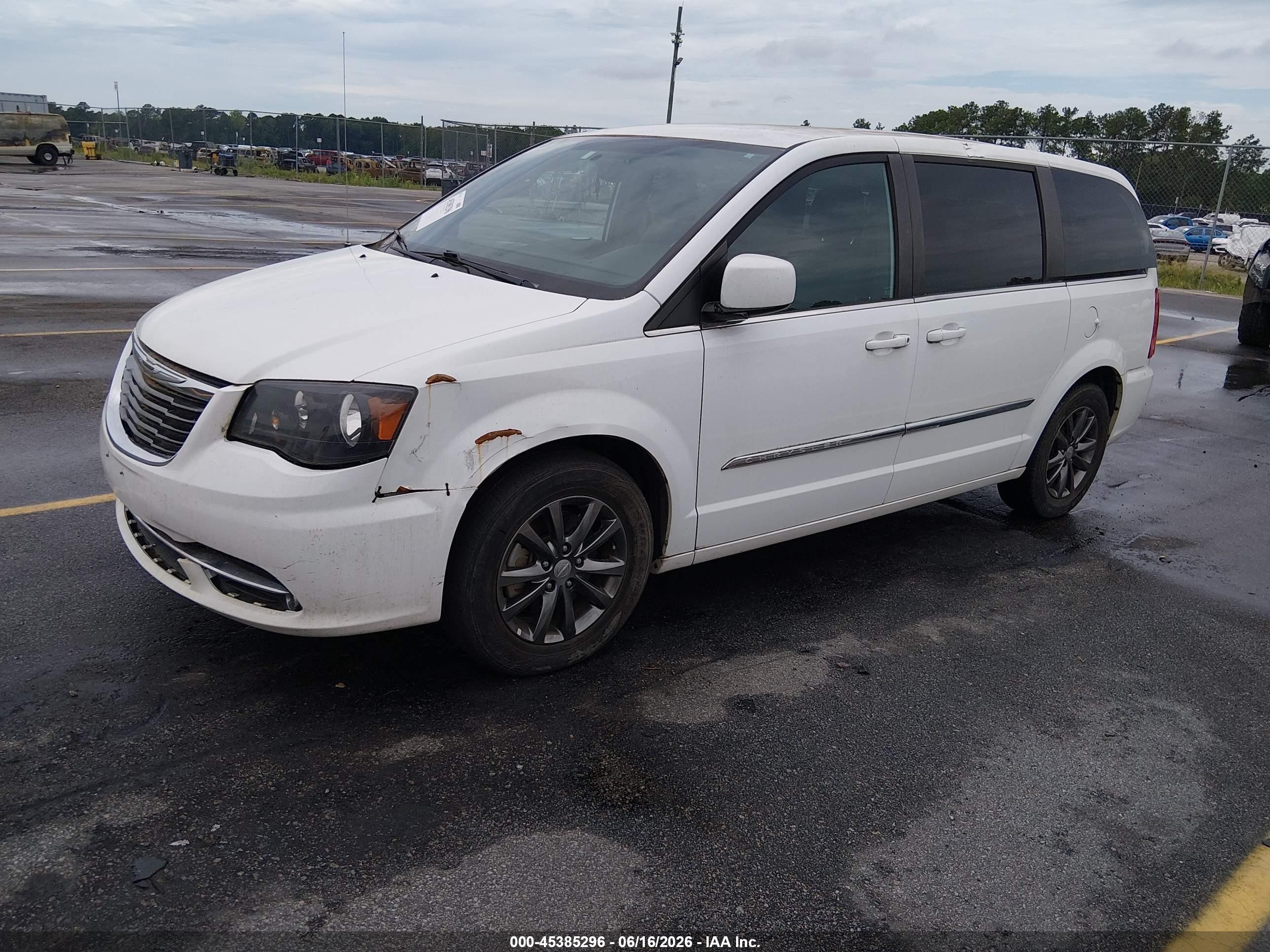 2015 Chrysler Town & Country S White vin: 2C4RC1HG4FR710734