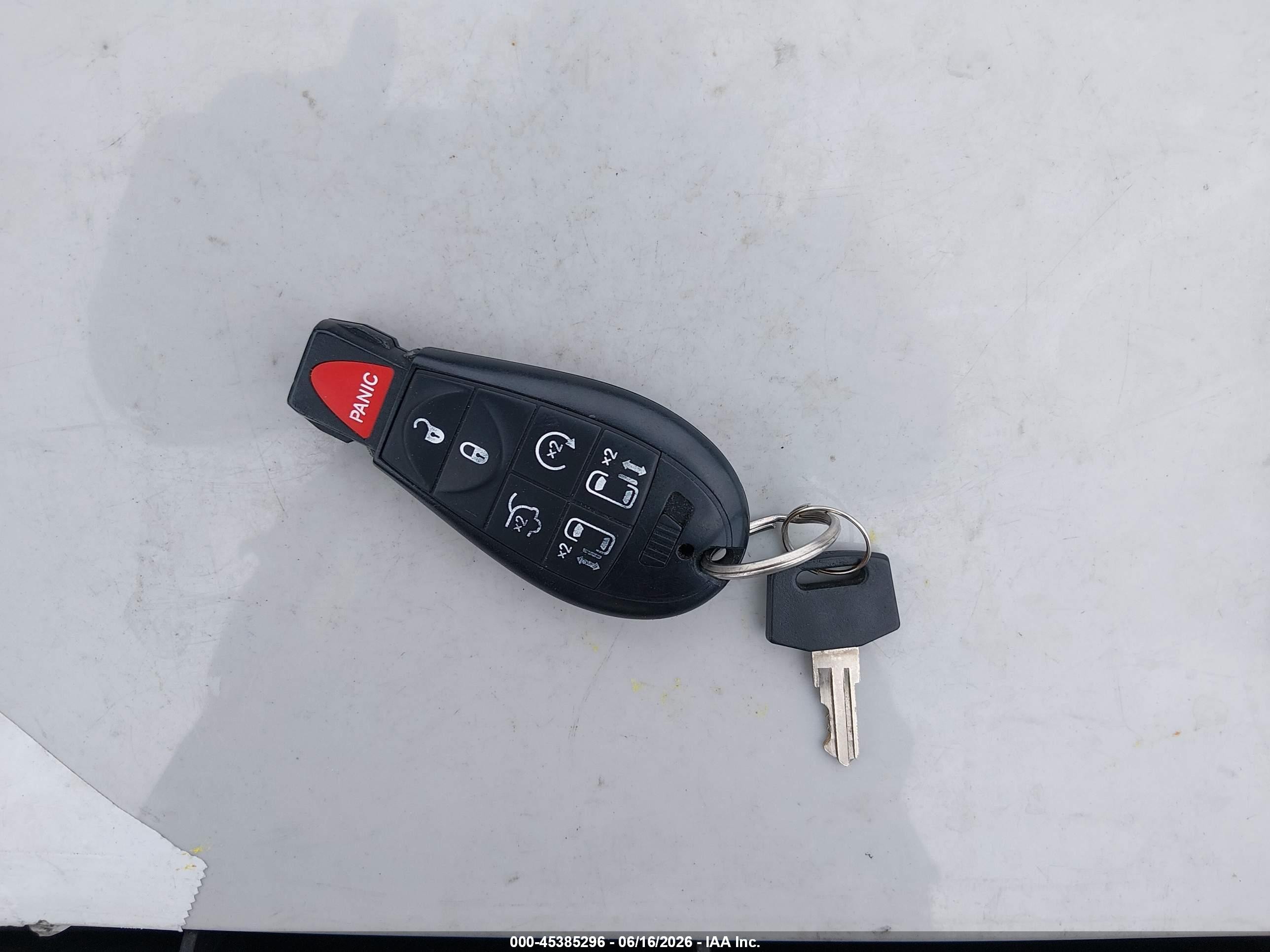 2015 Chrysler Town & Country S White vin: 2C4RC1HG4FR710734
