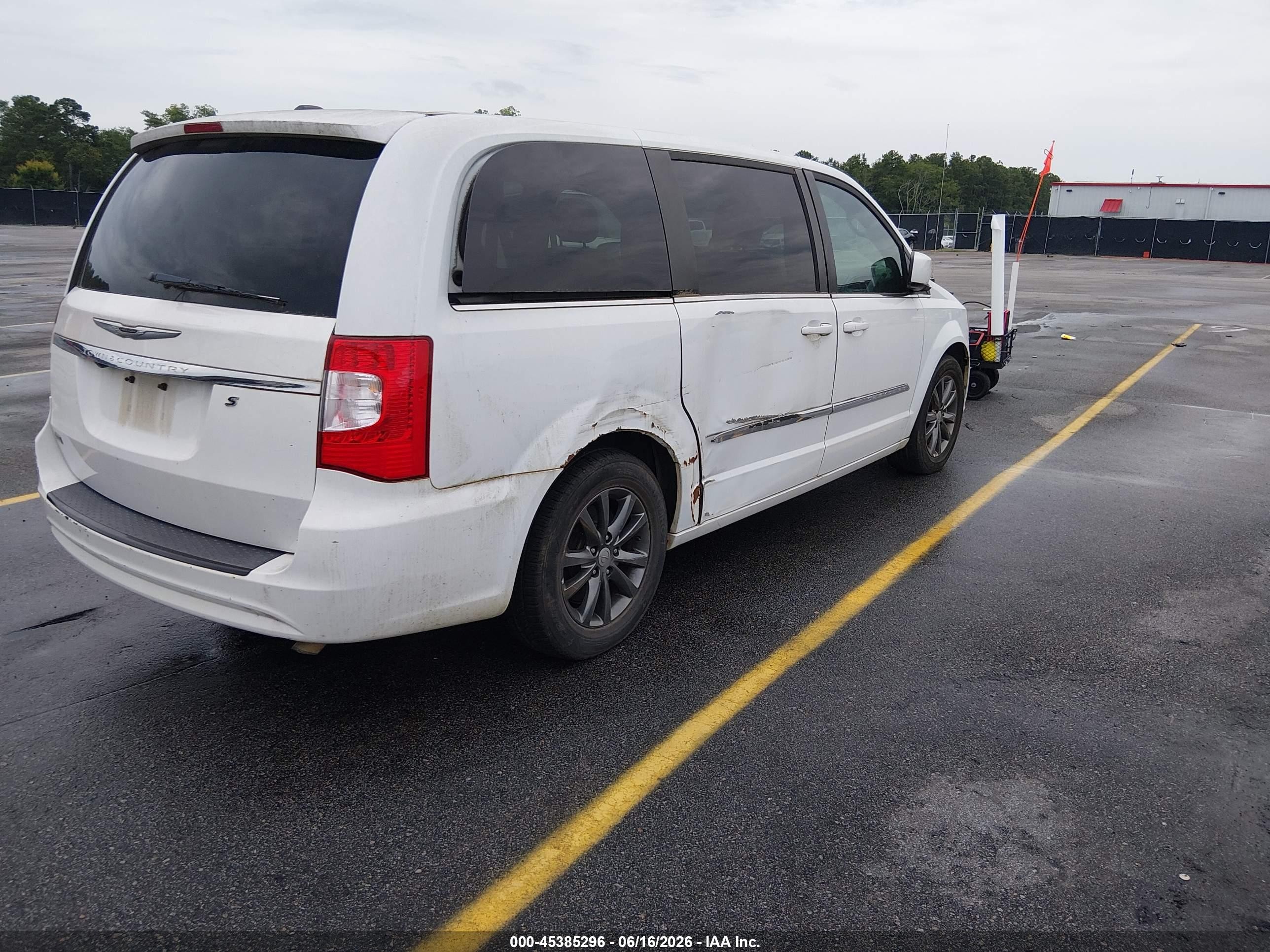 2015 Chrysler Town & Country S White vin: 2C4RC1HG4FR710734