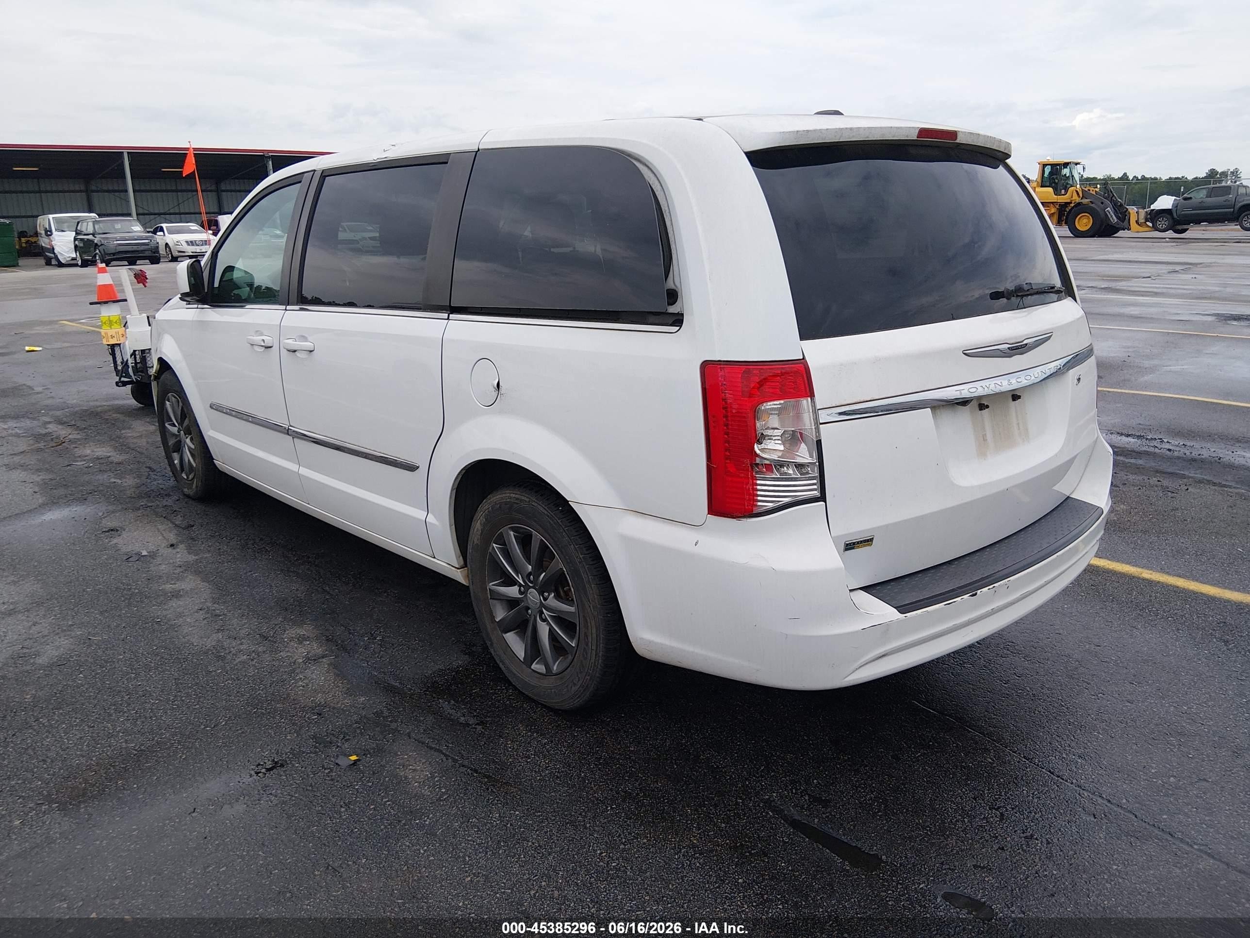 2015 Chrysler Town & Country S White vin: 2C4RC1HG4FR710734