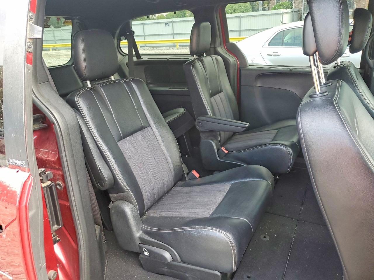 2013 Chrysler Town & Country S Red vin: 2C4RC1HG7DR807908