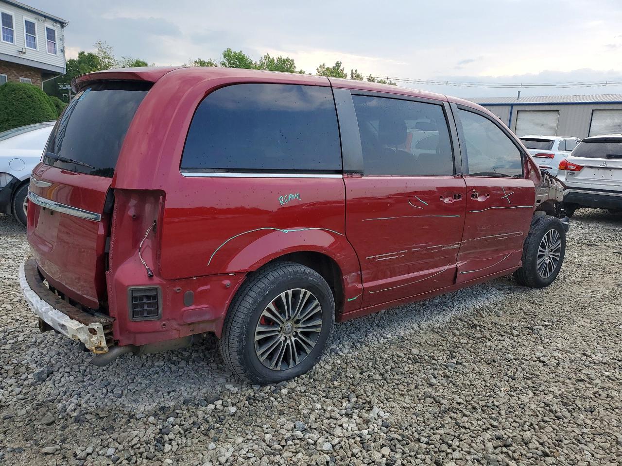 2013 Chrysler Town & Country S Red vin: 2C4RC1HG7DR807908
