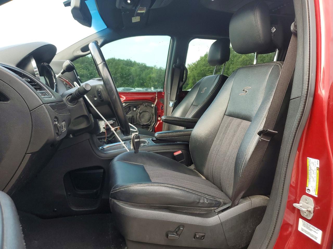 2013 Chrysler Town & Country S Red vin: 2C4RC1HG7DR807908