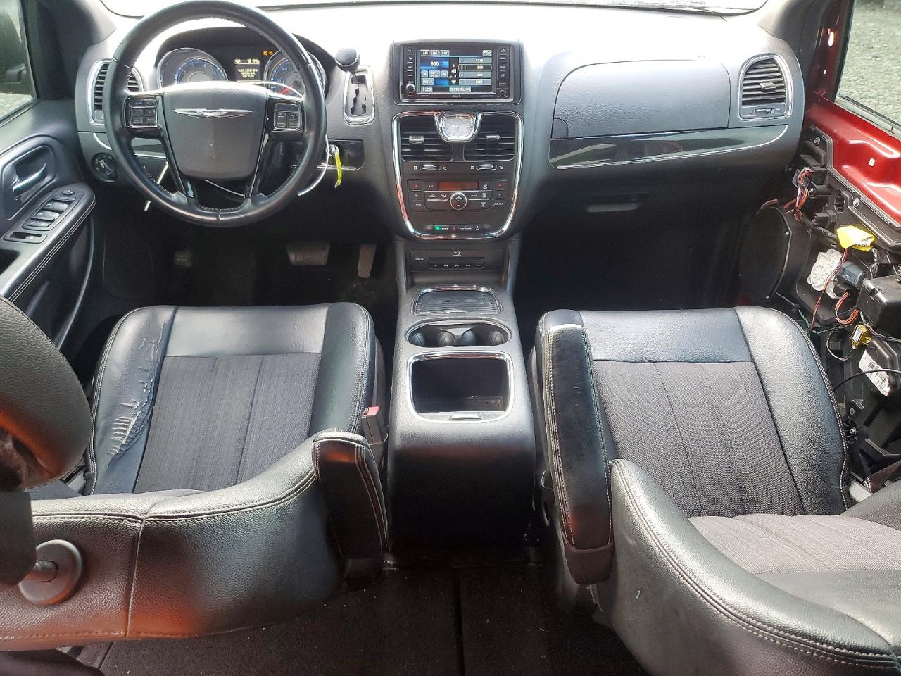 2013 Chrysler Town & Country S Red vin: 2C4RC1HG7DR807908