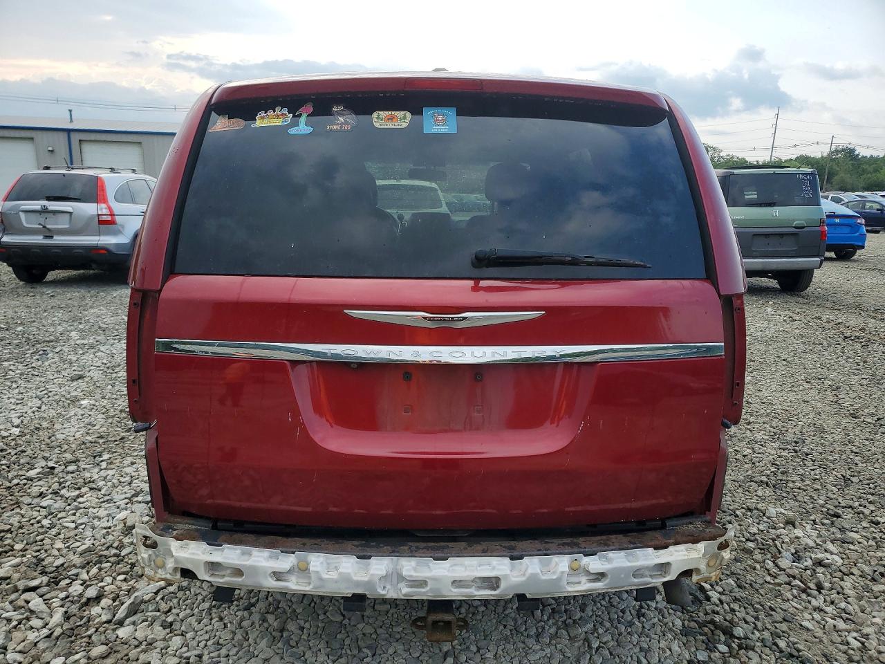 2013 Chrysler Town & Country S Red vin: 2C4RC1HG7DR807908