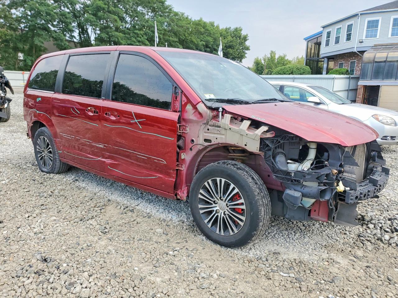 2013 Chrysler Town & Country S Red vin: 2C4RC1HG7DR807908