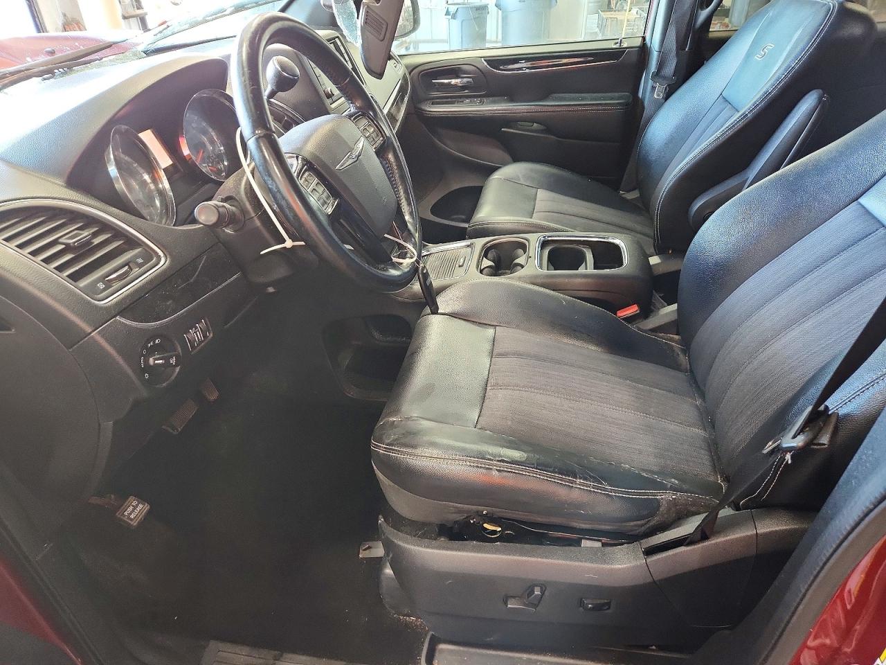 2014 Chrysler Town & Country S Темно-бордовый vin: 2C4RC1HG7ER234624