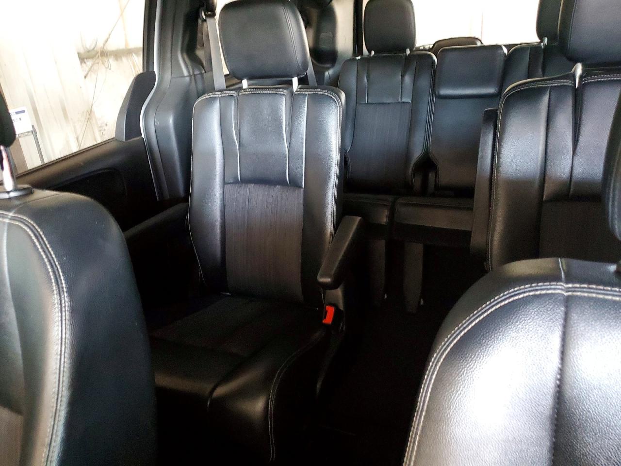 2014 Chrysler Town & Country S Silver vin: 2C4RC1HG8ER174563