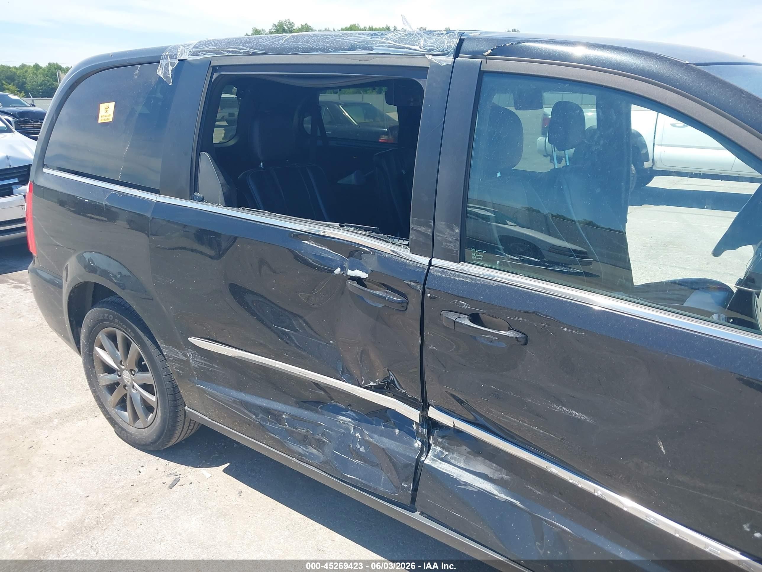 2015 Chrysler Town & Country S Black vin: 2C4RC1HG8FR574012