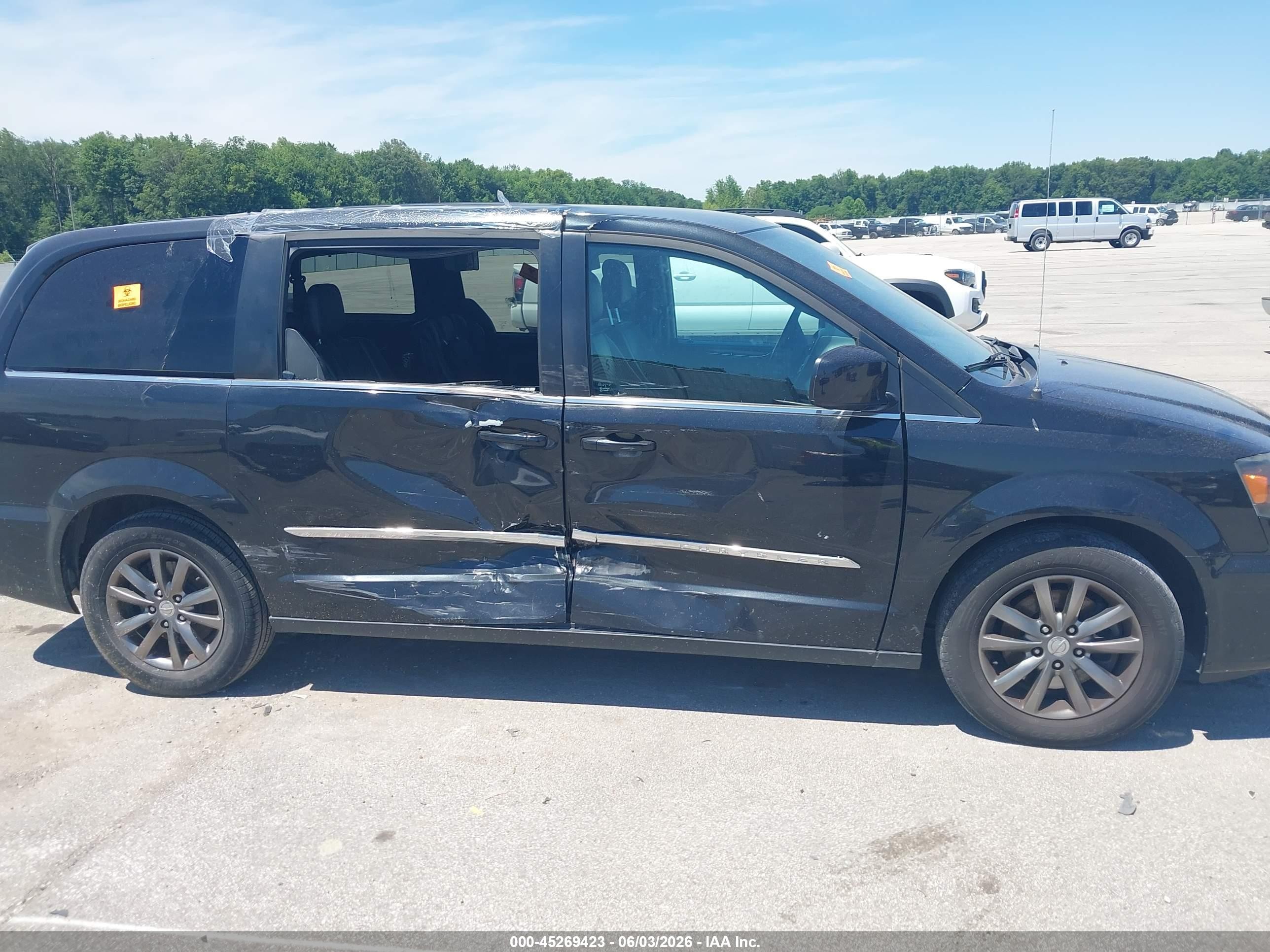 2015 Chrysler Town & Country S Black vin: 2C4RC1HG8FR574012