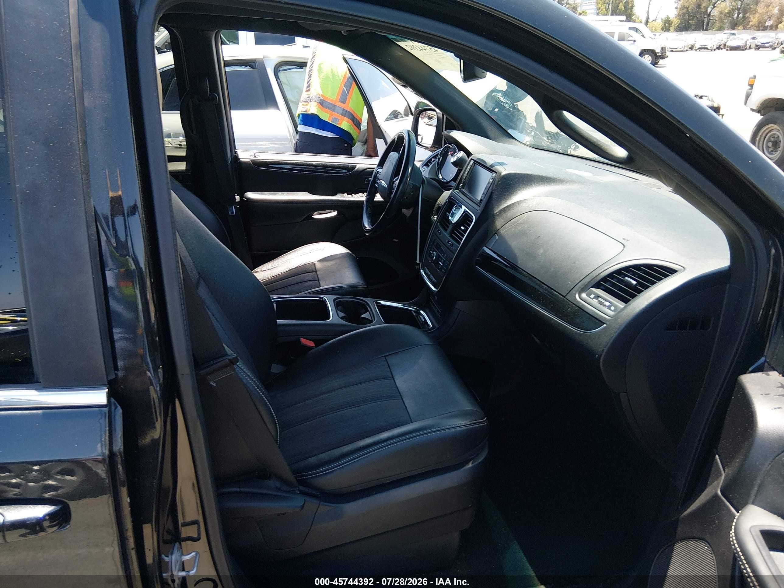 2015 Chrysler Town & Country S Черный vin: 2C4RC1HG8FR638713