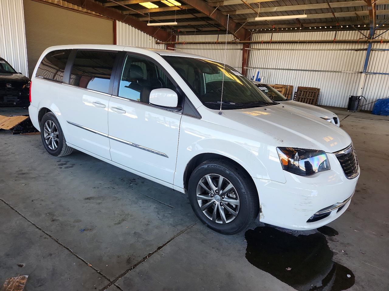 2015 Chrysler Town & Country S White vin: 2C4RC1HG9FR590932