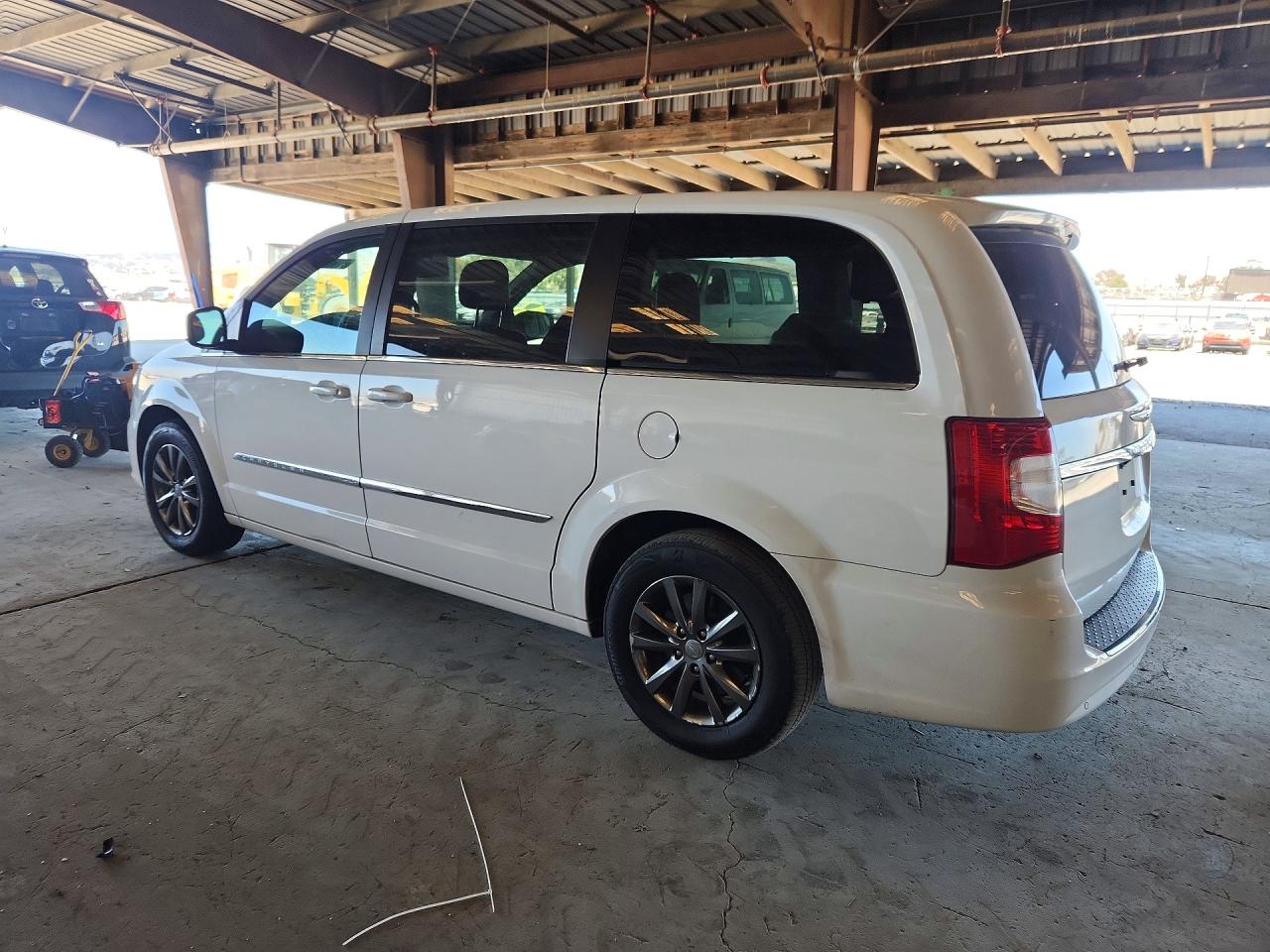 2015 Chrysler Town & Country S White vin: 2C4RC1HG9FR590932