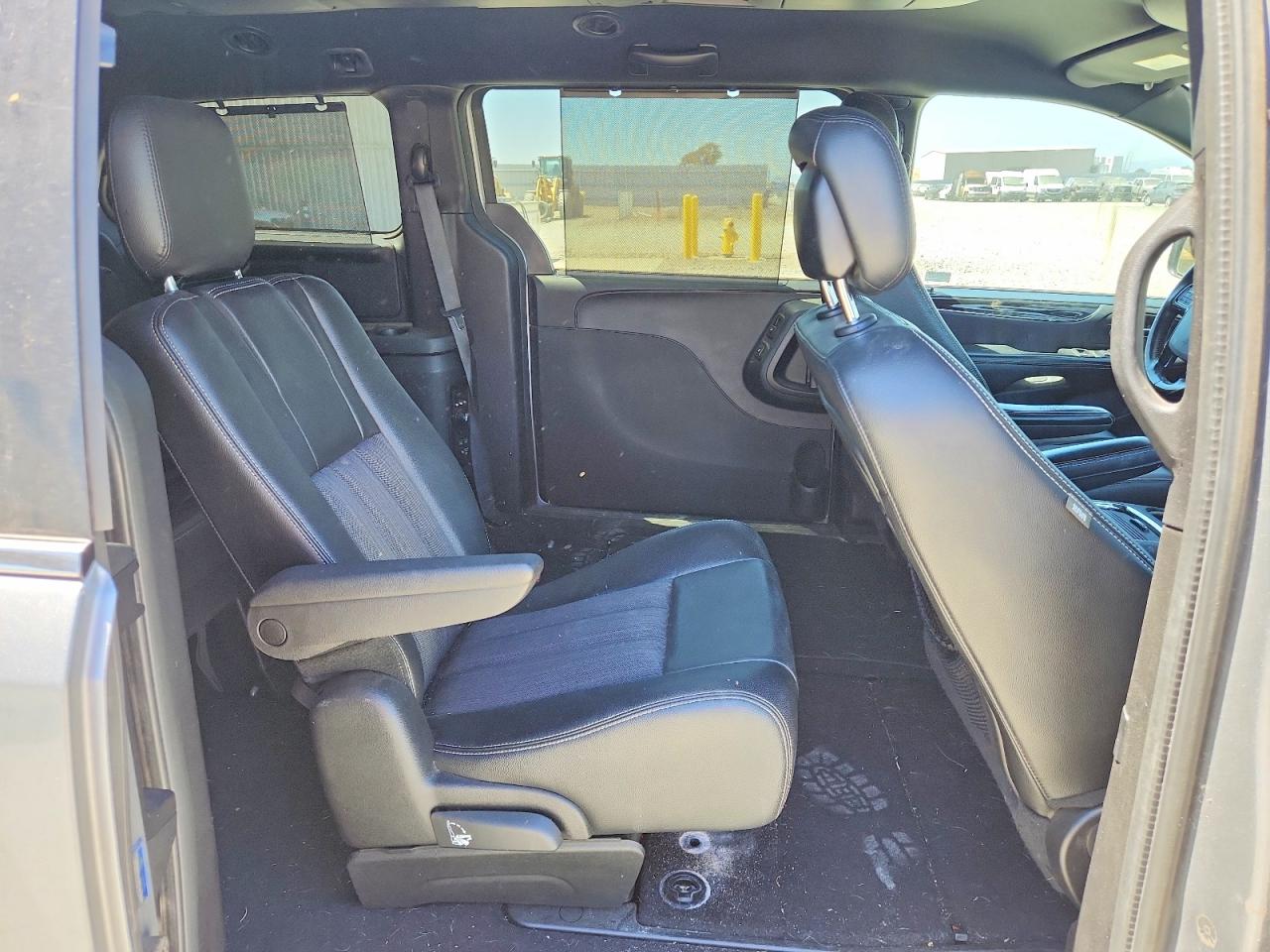 2015 Chrysler Town & Country S Silver vin: 2C4RC1HG9FR699942