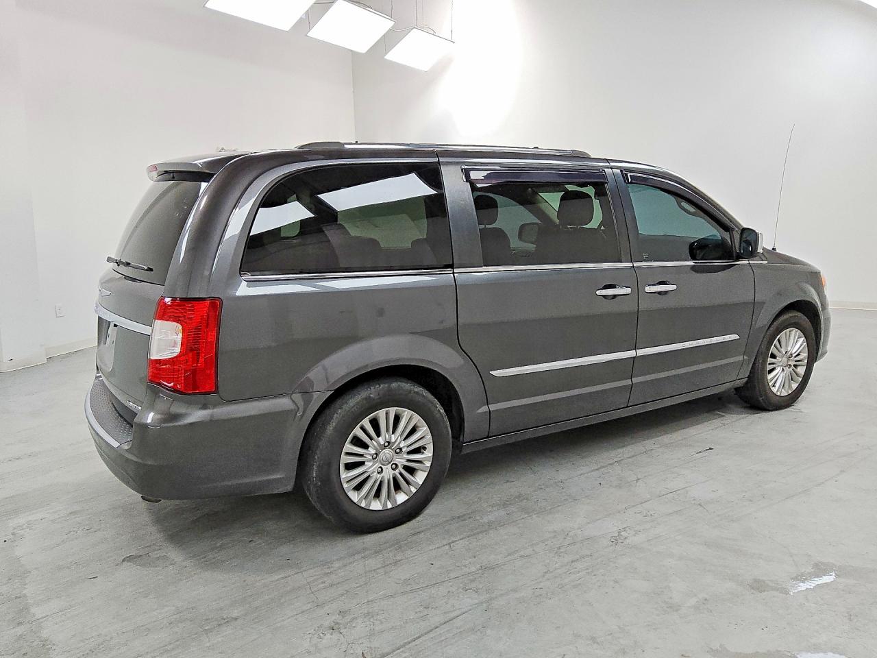 2015 Chrysler Town & Country Limited Gray vin: 2C4RC1JG0FR742221