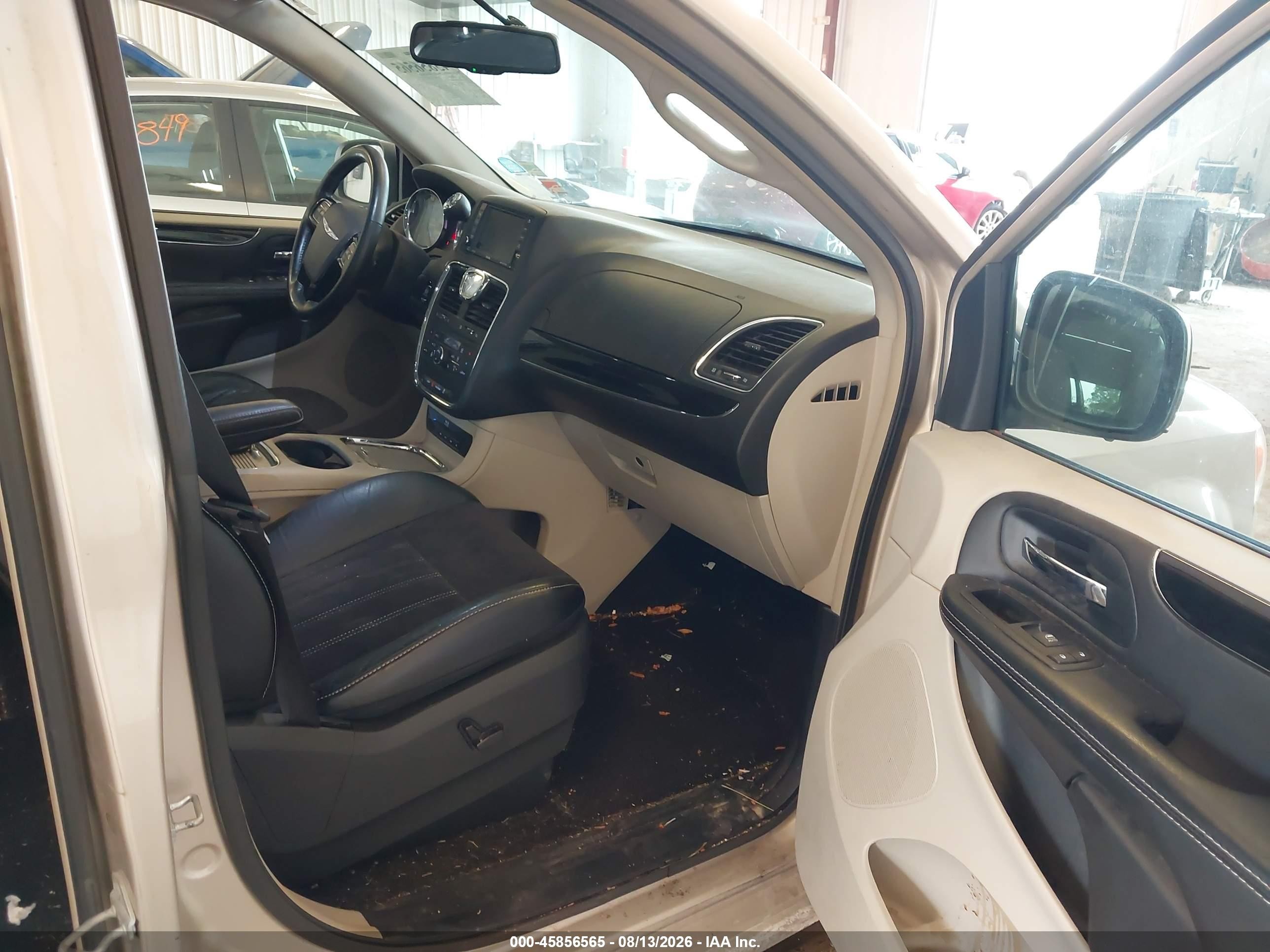 2015 Chrysler Town & Country Premium Gold vin: 2C4RC1JG9FR738975