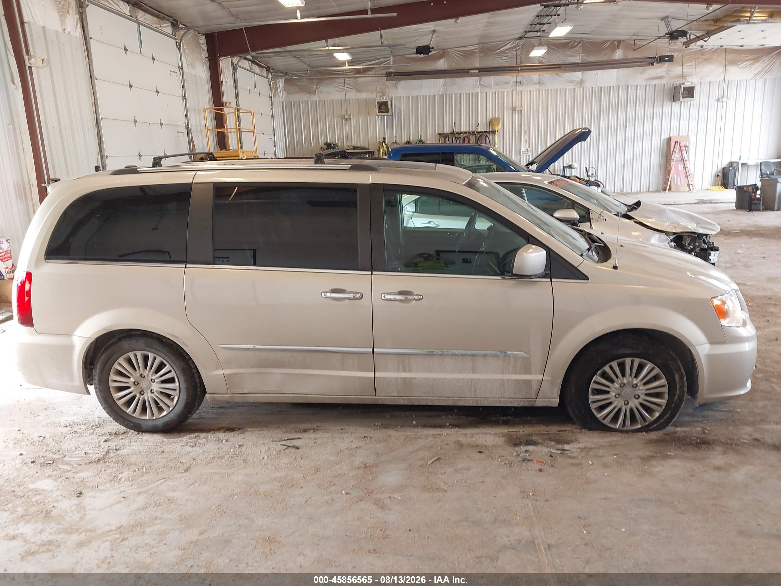 2015 Chrysler Town & Country Premium Gold vin: 2C4RC1JG9FR738975