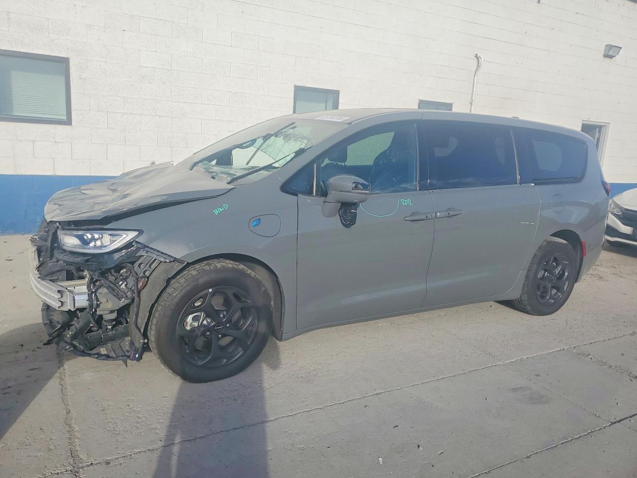 2022 Chrysler Pacifica Hybrid Touring L Gray vin: 2C4RC1L70NR130516