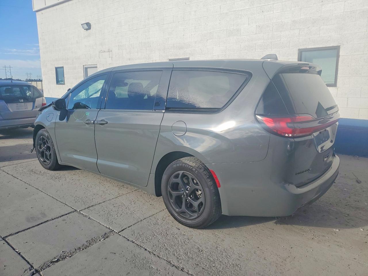2022 Chrysler Pacifica Hybrid Touring L Gray vin: 2C4RC1L70NR130516
