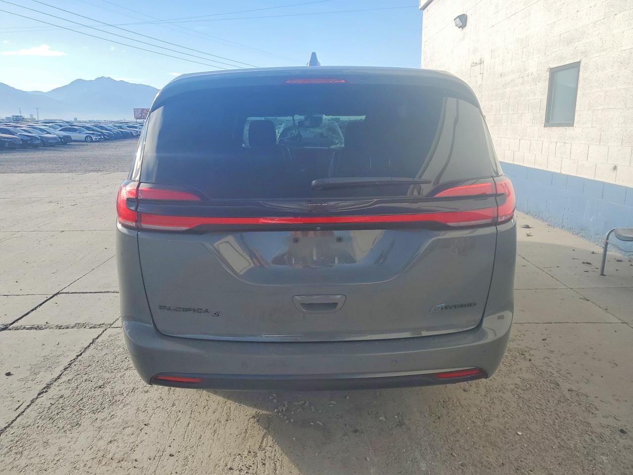 2022 Chrysler Pacifica Hybrid Touring L Gray vin: 2C4RC1L70NR130516