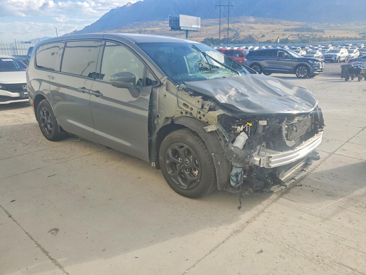2022 Chrysler Pacifica Hybrid Touring L Gray vin: 2C4RC1L70NR130516