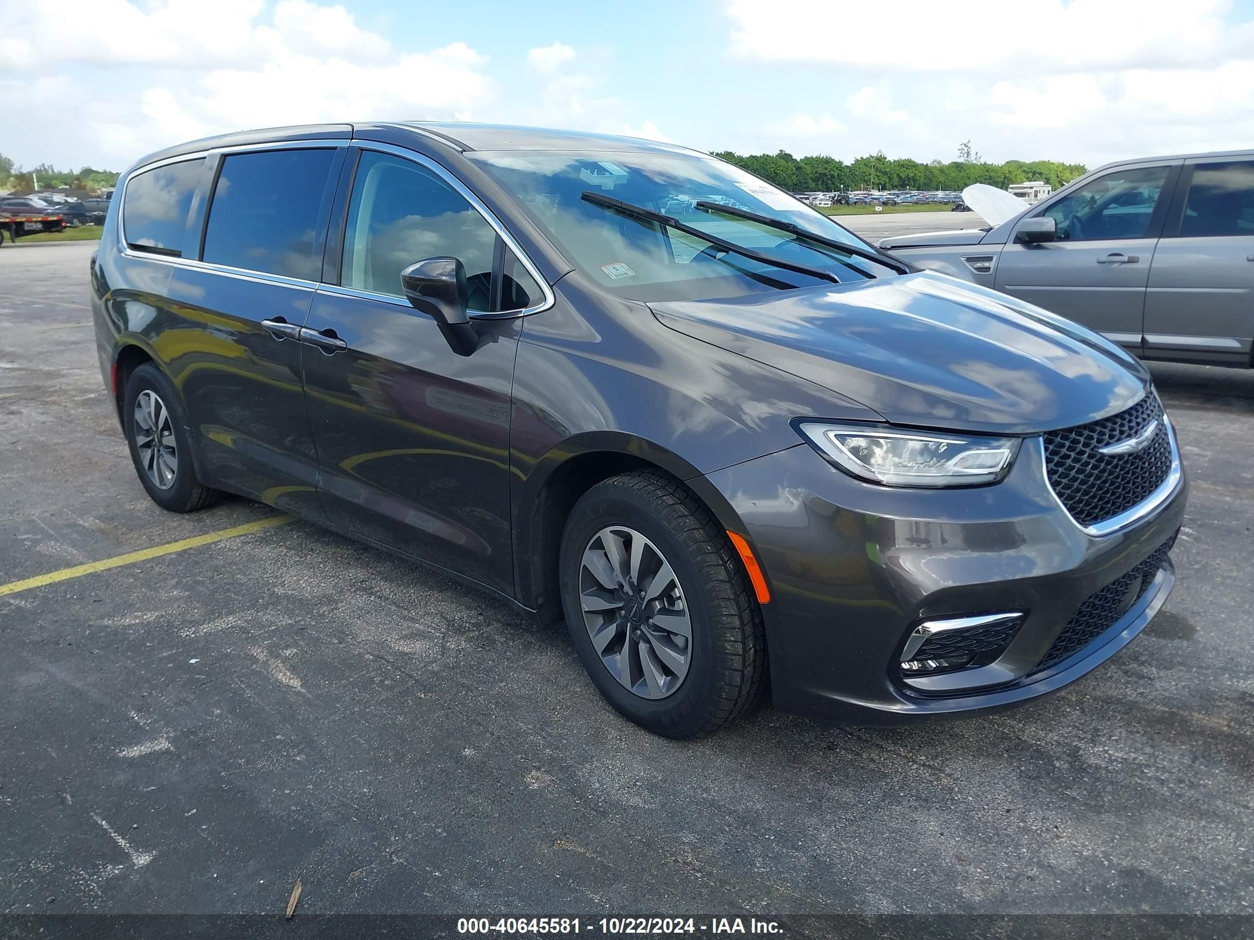 2023 Chrysler Pacifica Hybrid Touring L Gray vin: 2C4RC1L70PR559027