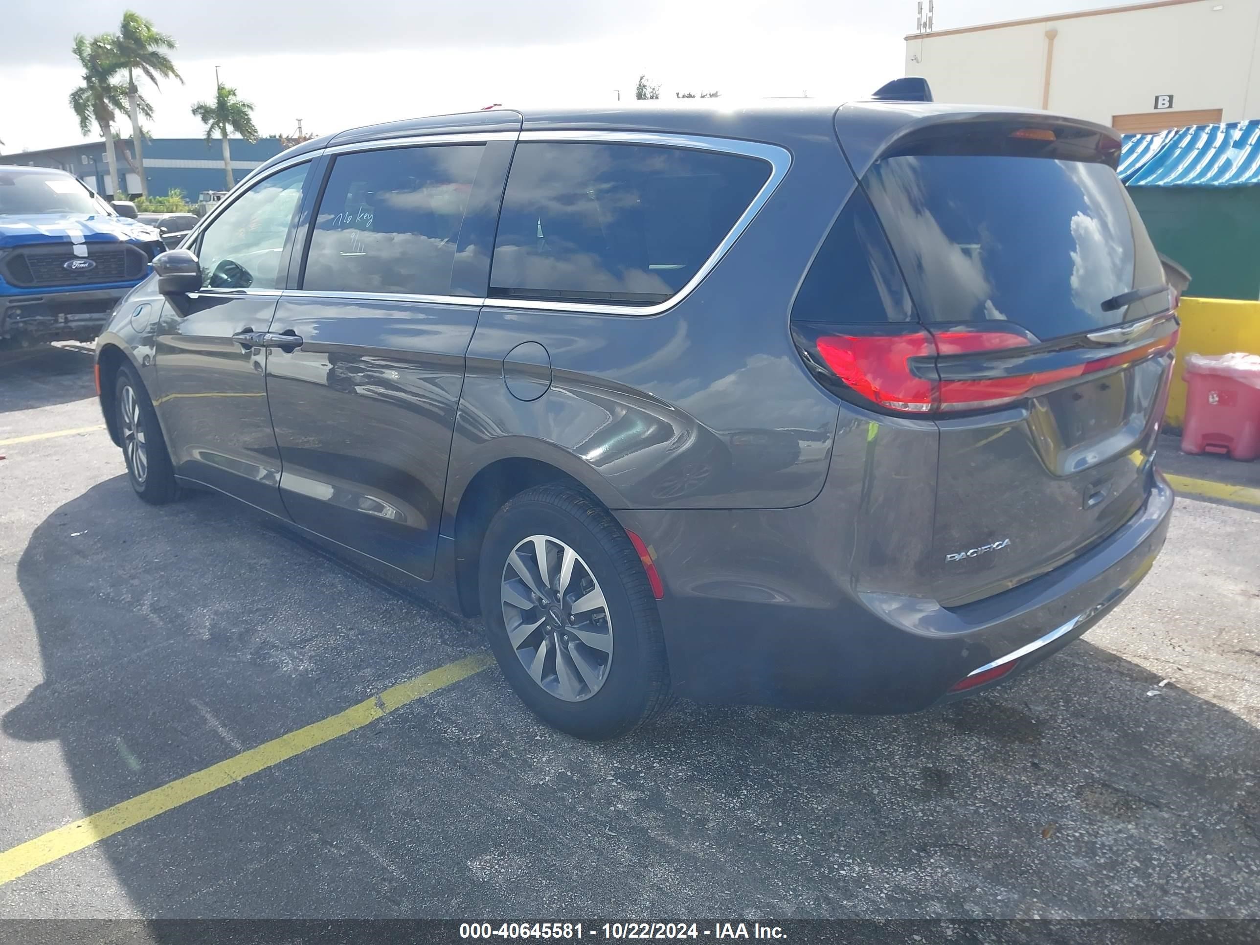 2023 Chrysler Pacifica Hybrid Touring L Gray vin: 2C4RC1L70PR559027