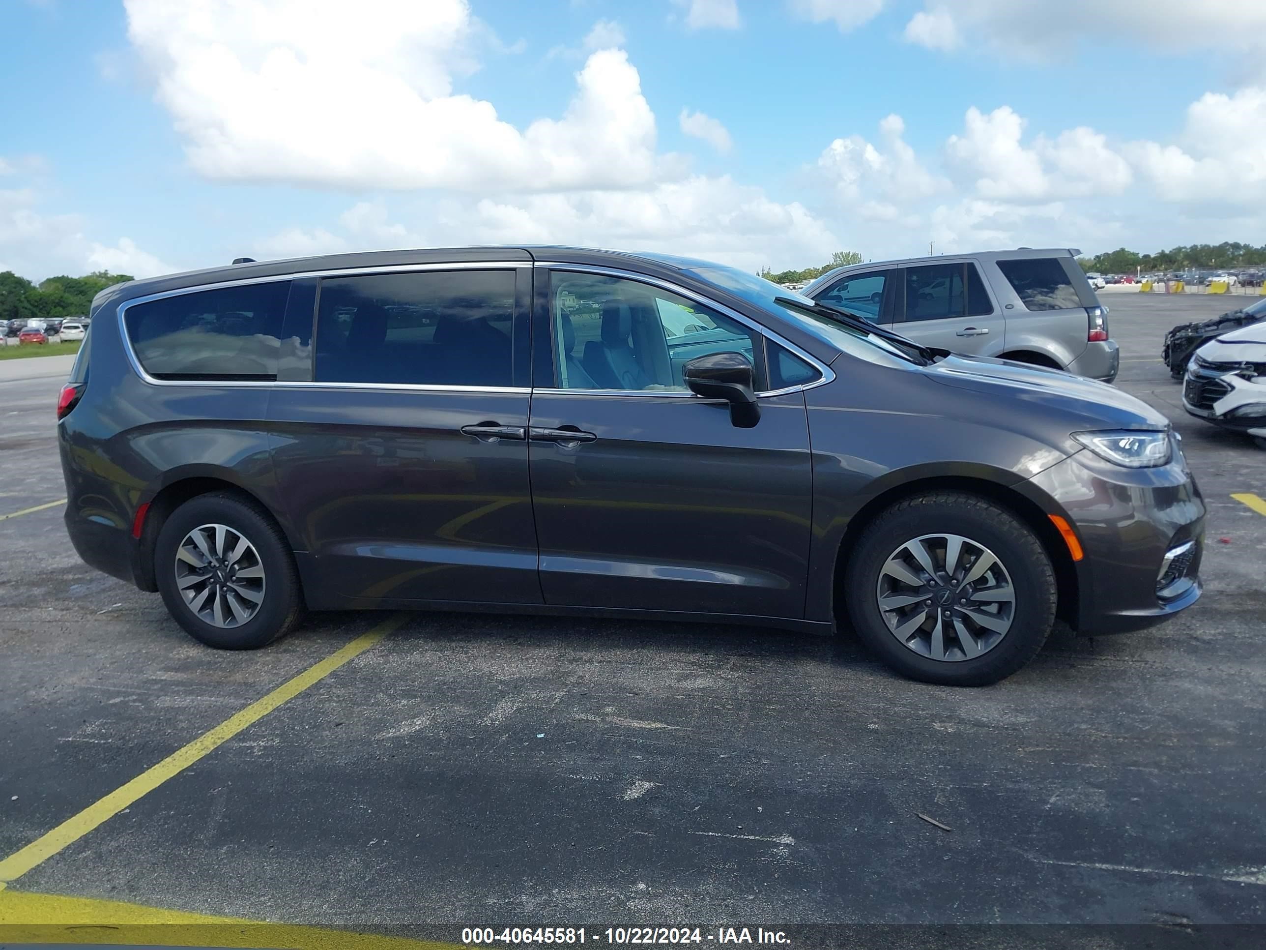 2023 Chrysler Pacifica Hybrid Touring L Gray vin: 2C4RC1L70PR559027
