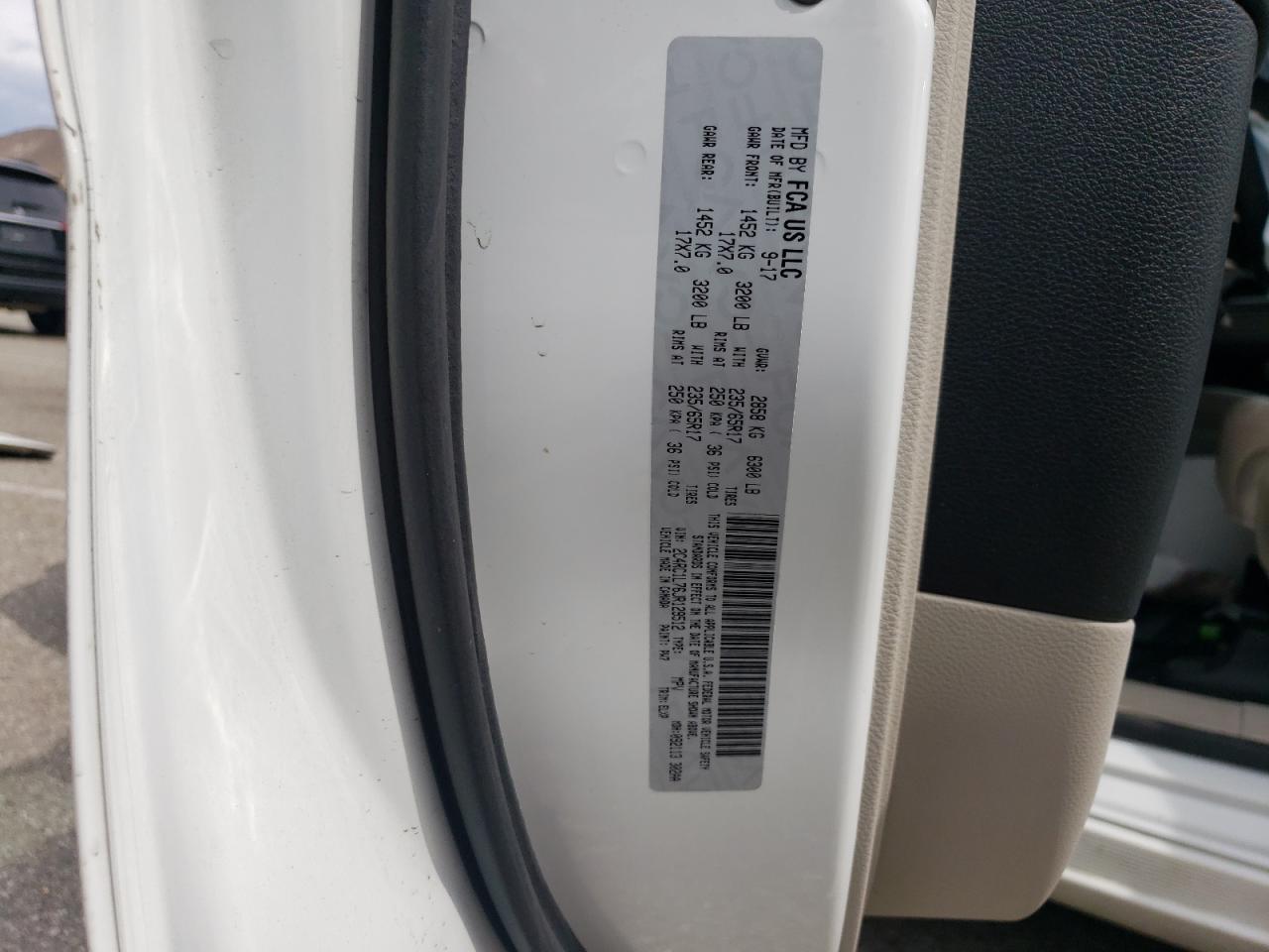 2018 Chrysler Pacifica Hybrid Touring L White vin: 2C4RC1L76JR129512