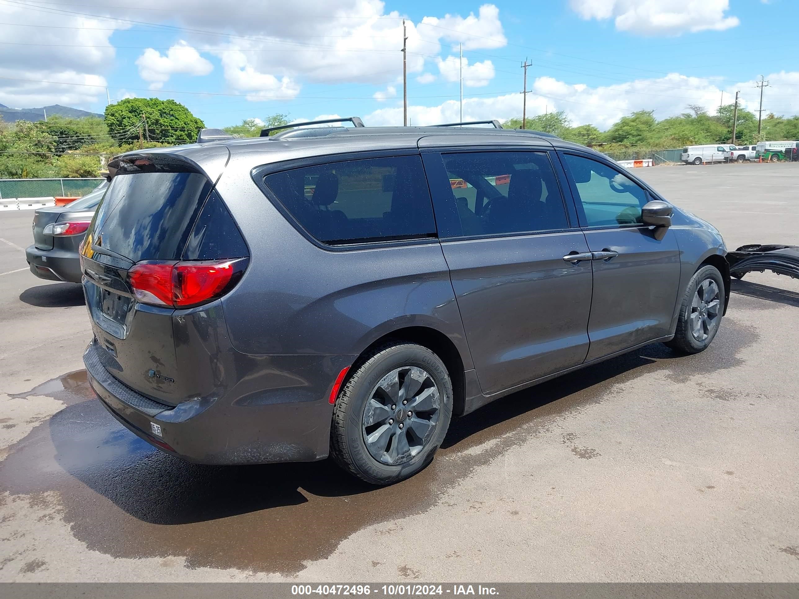 2019 Chrysler Pacifica Hybrid Touring L Gray vin: 2C4RC1L77KR584743
