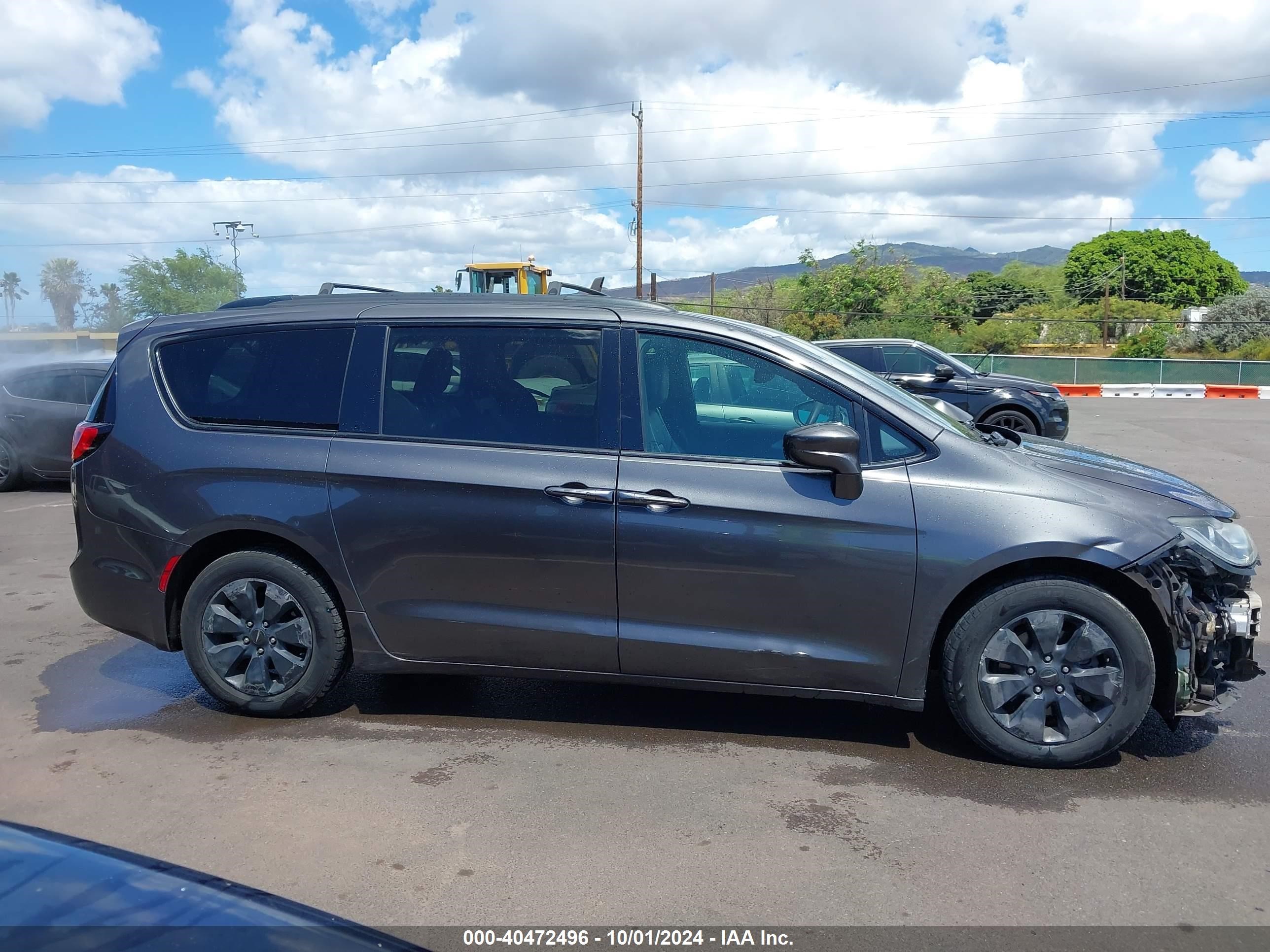 2019 Chrysler Pacifica Hybrid Touring L Gray vin: 2C4RC1L77KR584743
