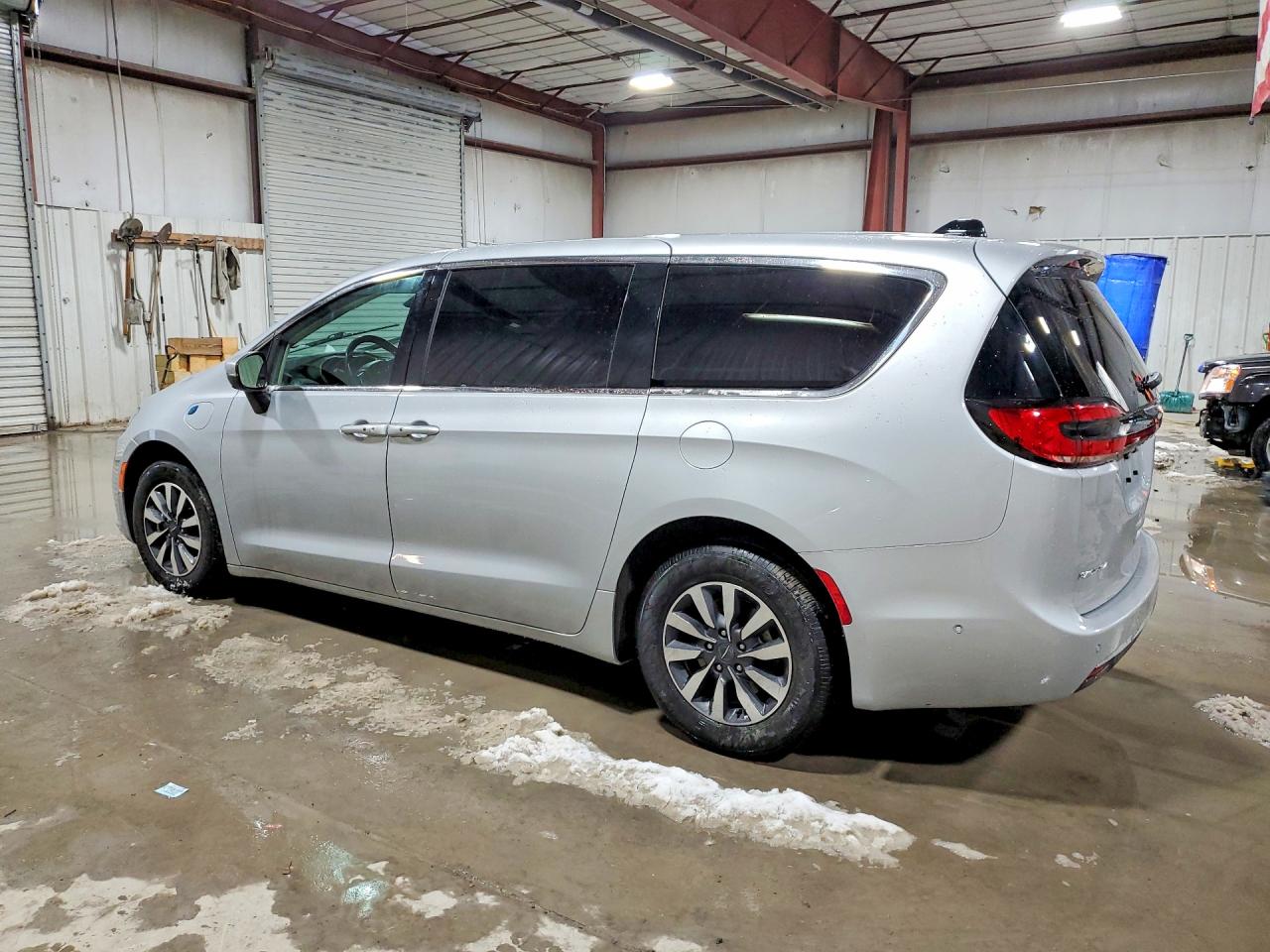 2023 Chrysler Pacifica Hybrid Touring L Silver vin: 2C4RC1L77PR527403